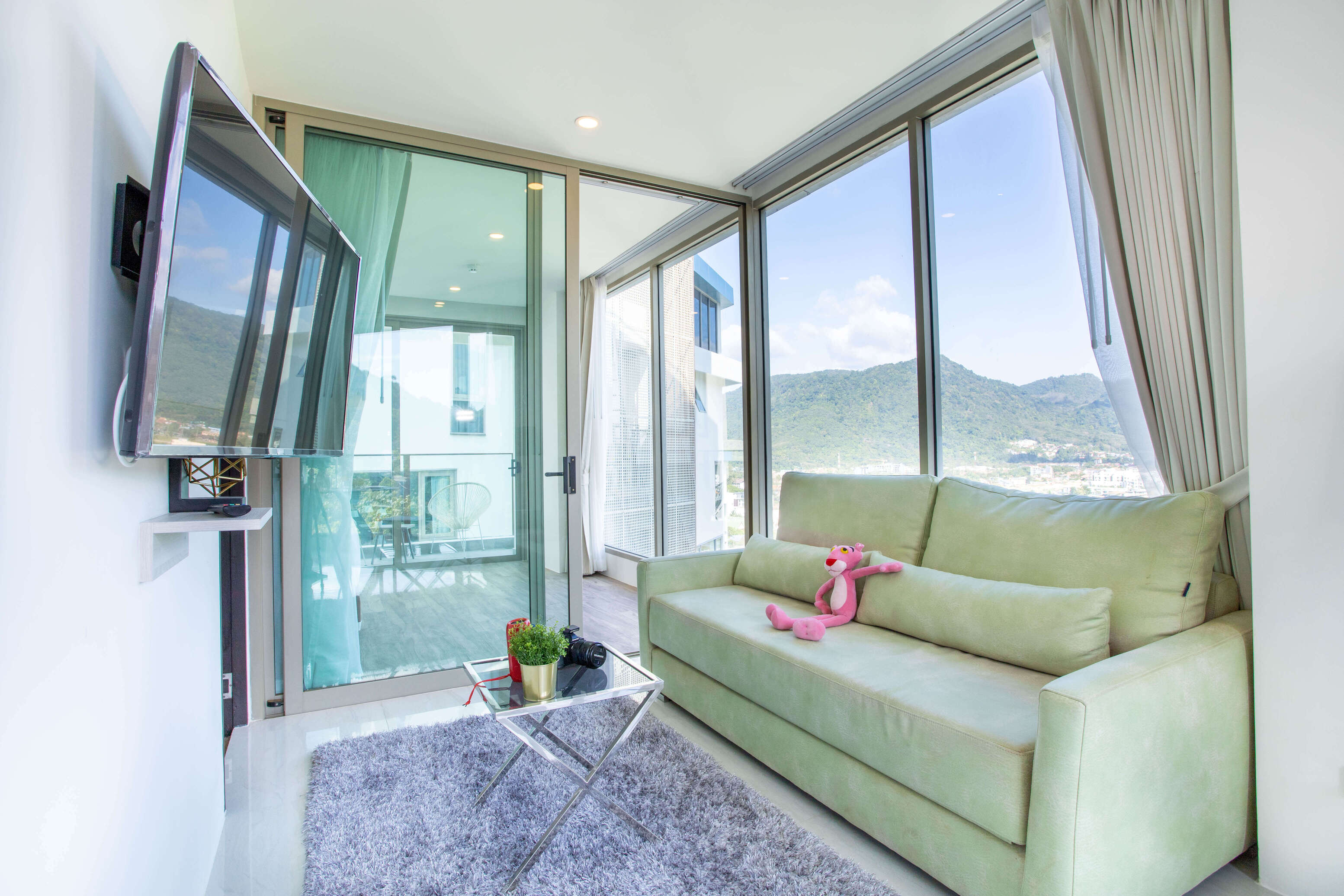 Cozy bright apartment with a private balcony, 1 room, Kamala