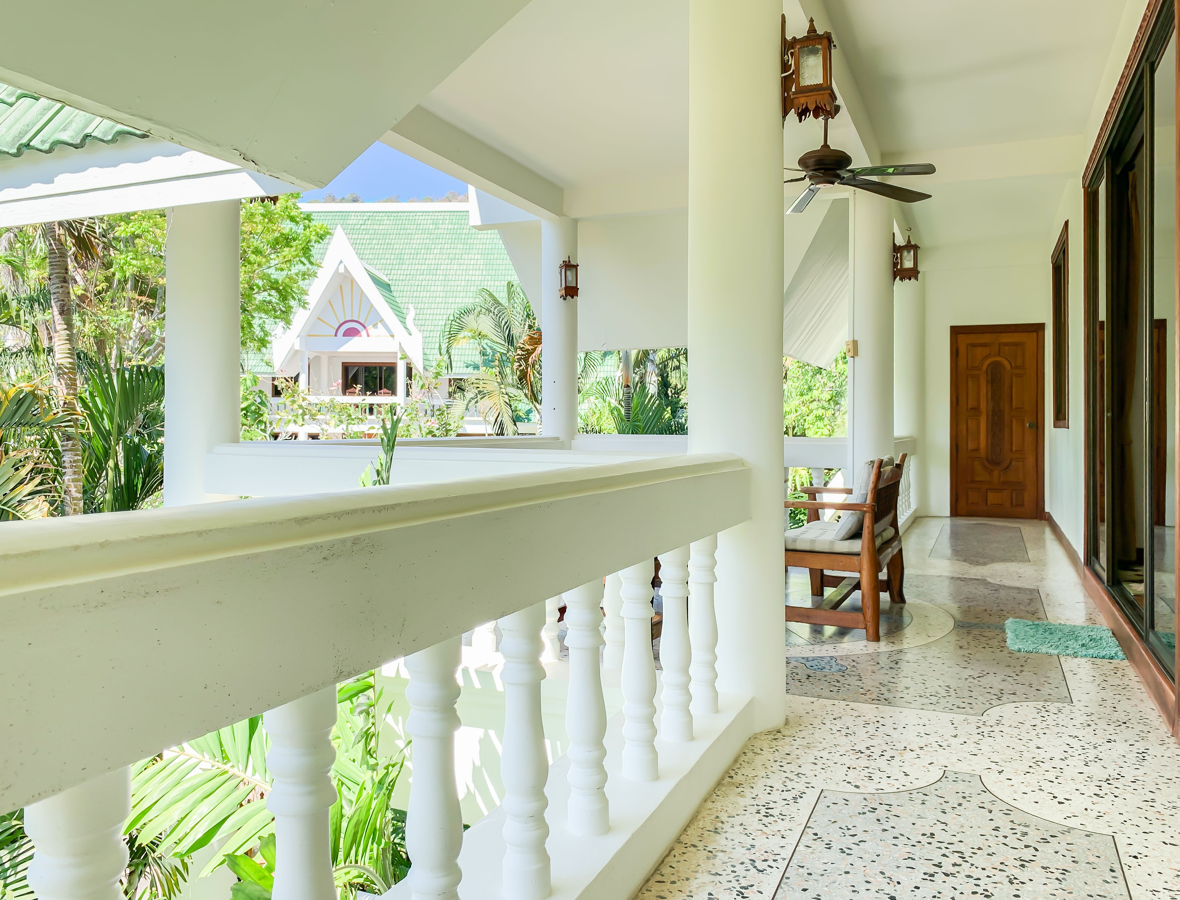 Private 4-bedroom villa with shared pool, Nai Harn