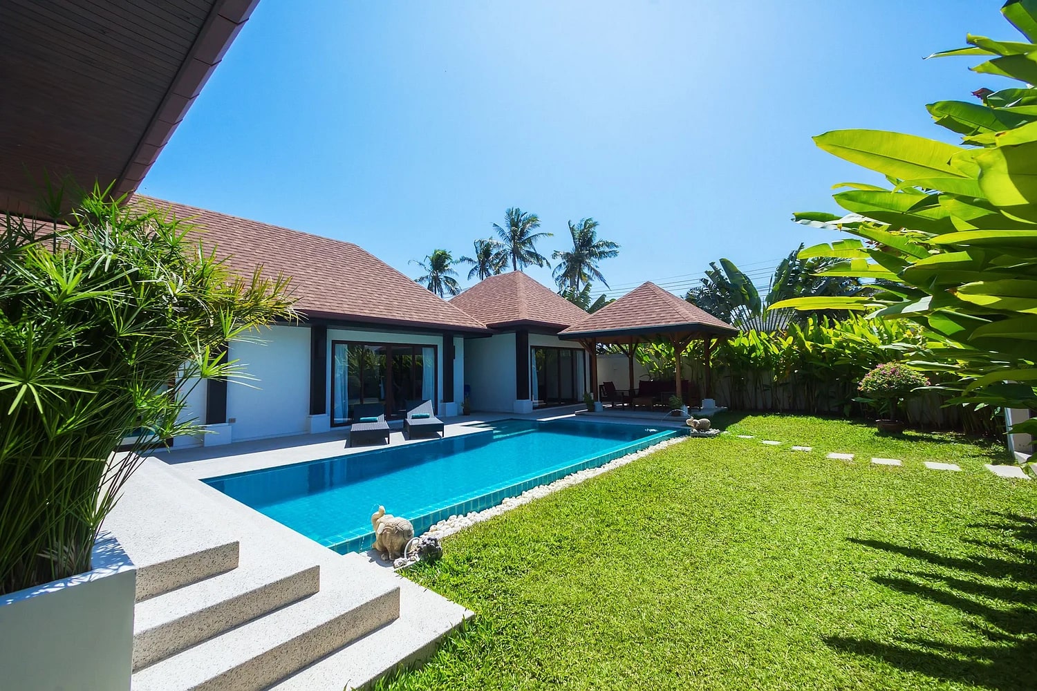 Cozy villa with a pool in Rawai, 3 bedrooms