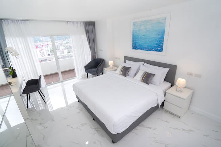 Apartment with a modern interior in a new residential complex 5 minutes from Patong Beach., 1 bedroom