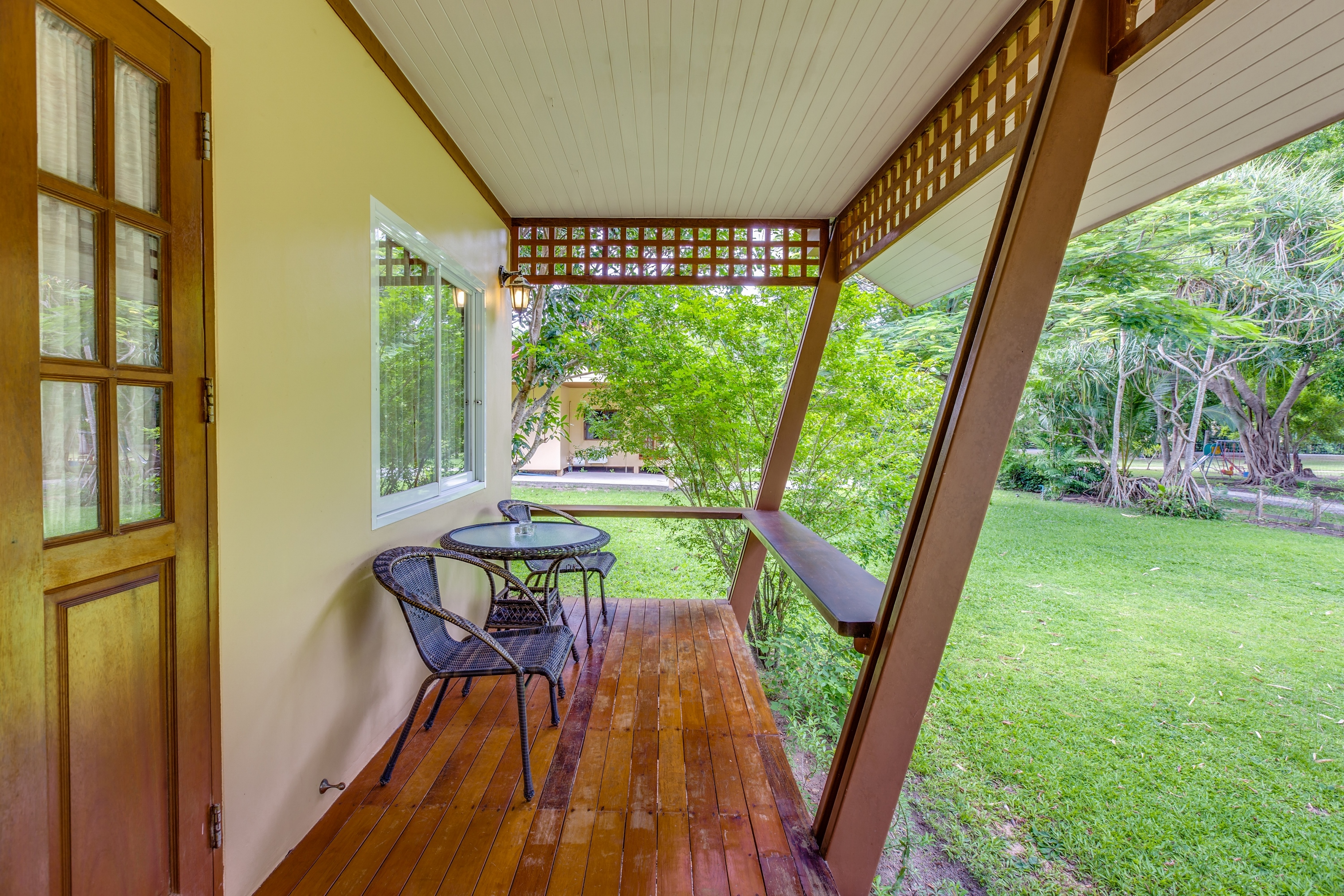 Modern villa with garden veranda in Rawai, 1 bedroom