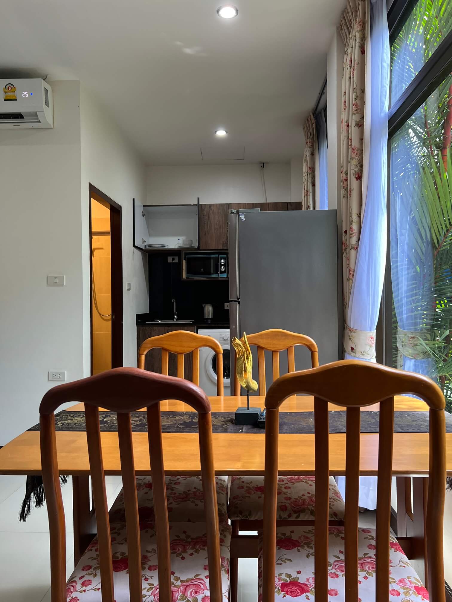 Good Location Apartment with Rooftop Access, 2 Bedrooms, Rawai