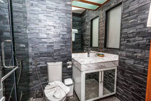 Spacious modern 1-bedroom apartment in a complex, Kata