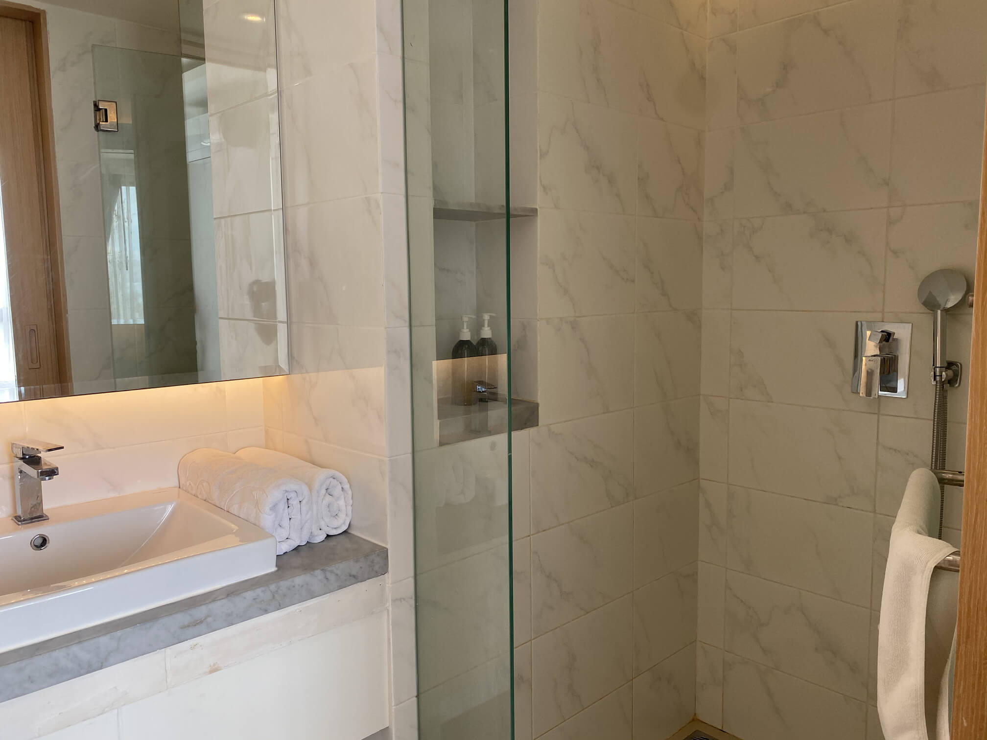 Spacious 1-bedroom apartment in a complex on Surin Beach