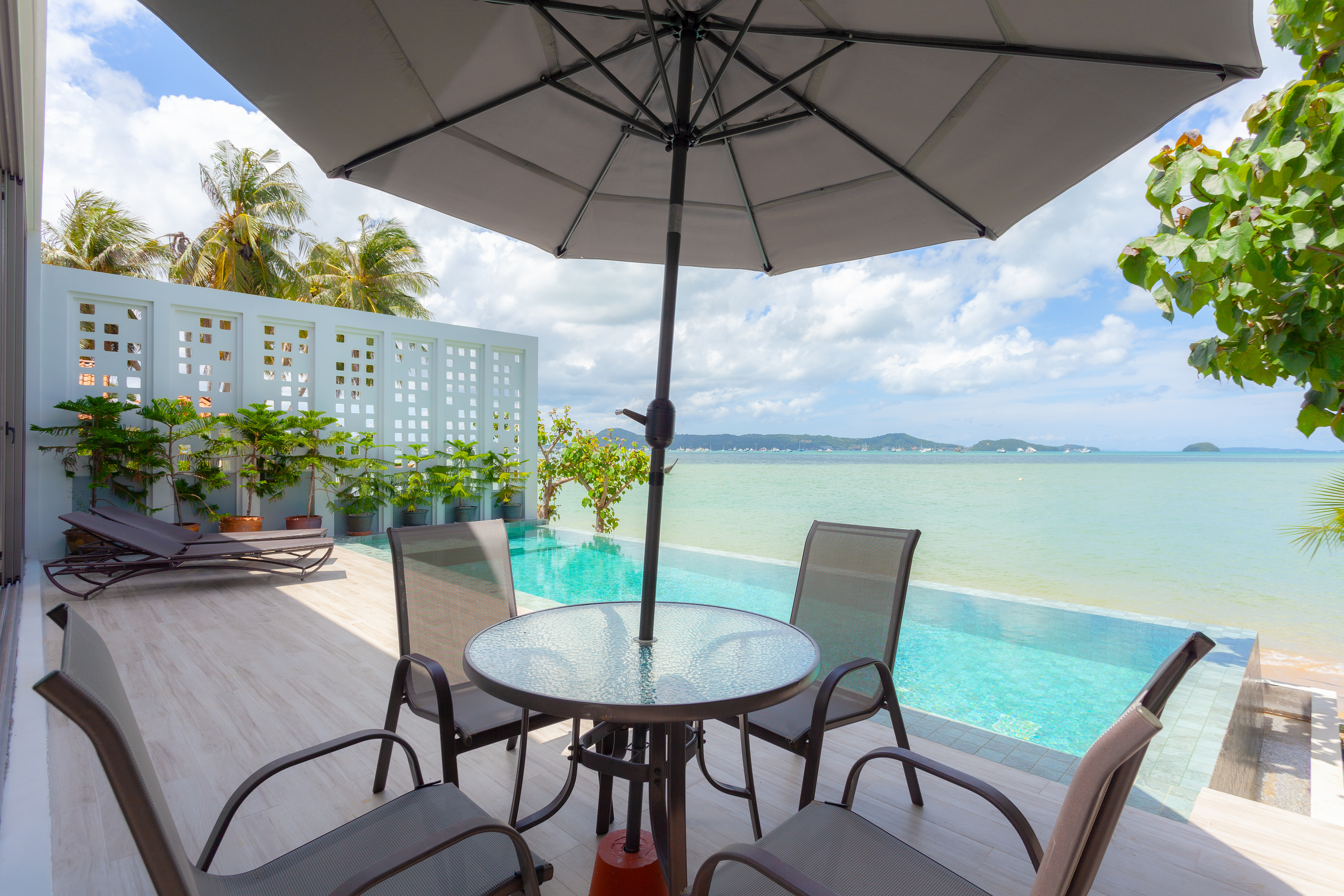 Spacious villa with pool in Rawai, 3 bedrooms