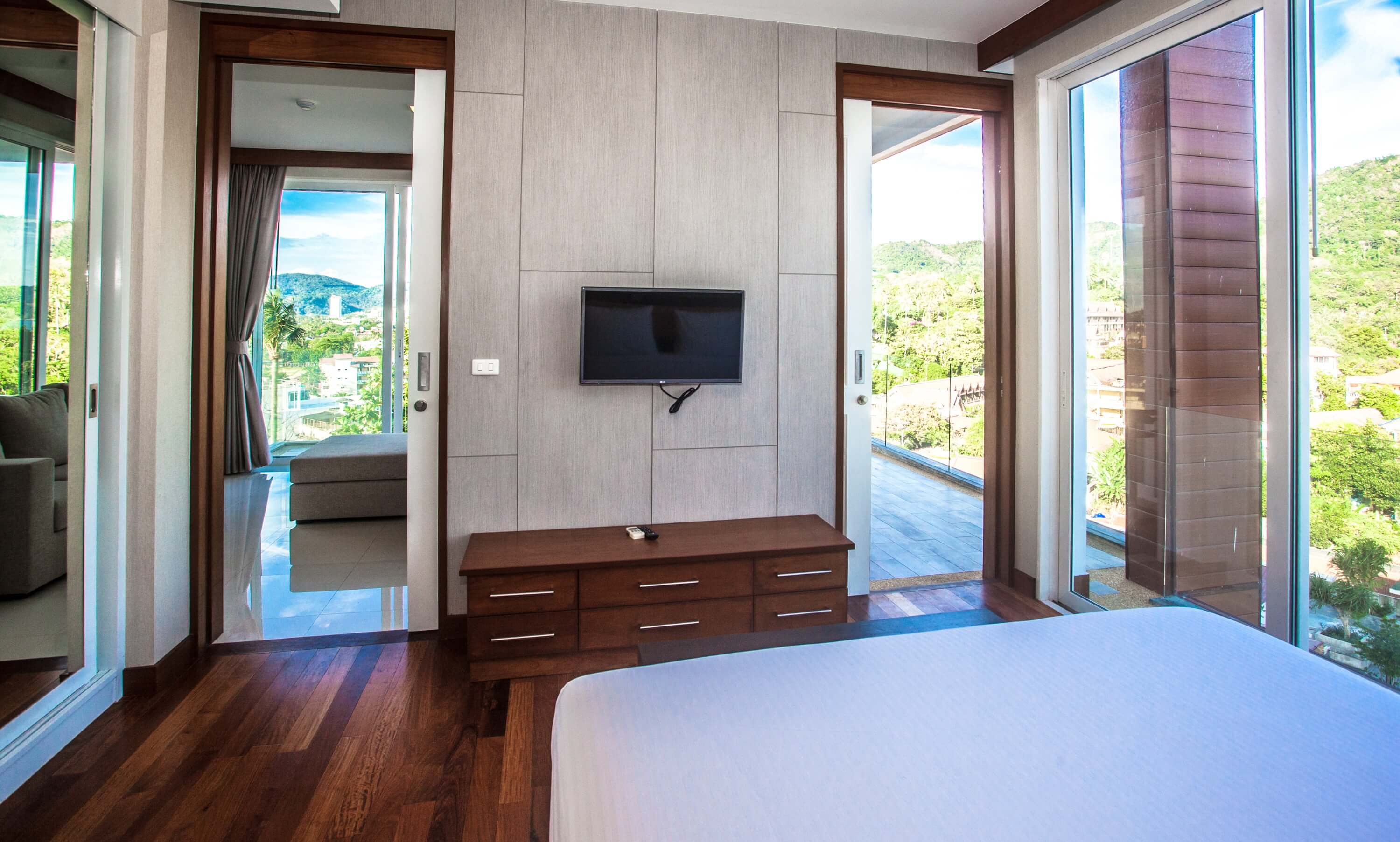 Spacious 2-room studio with an impressive view from the balcony, Kata