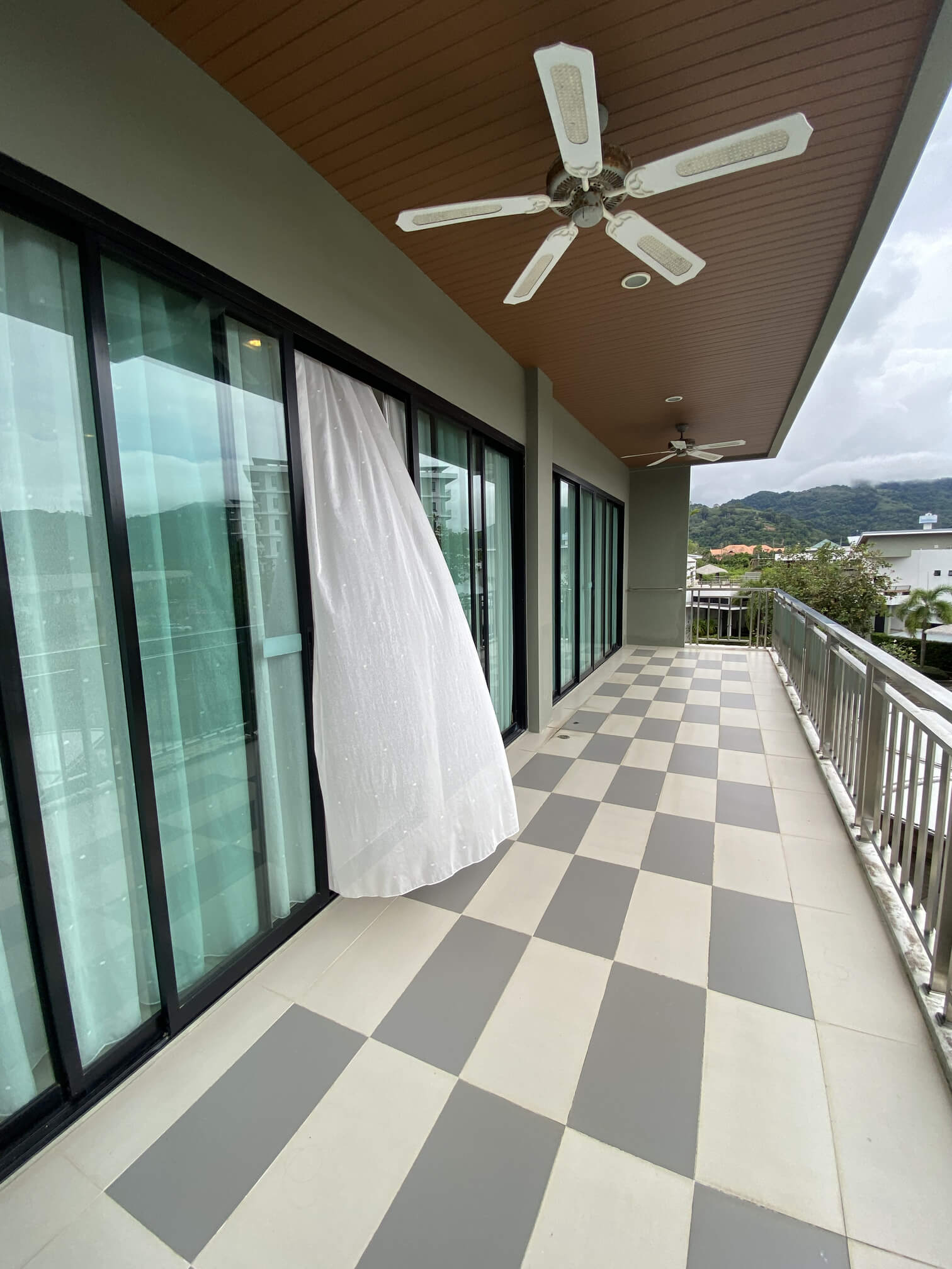 Spacious 3 bedroom apartment, Chalong