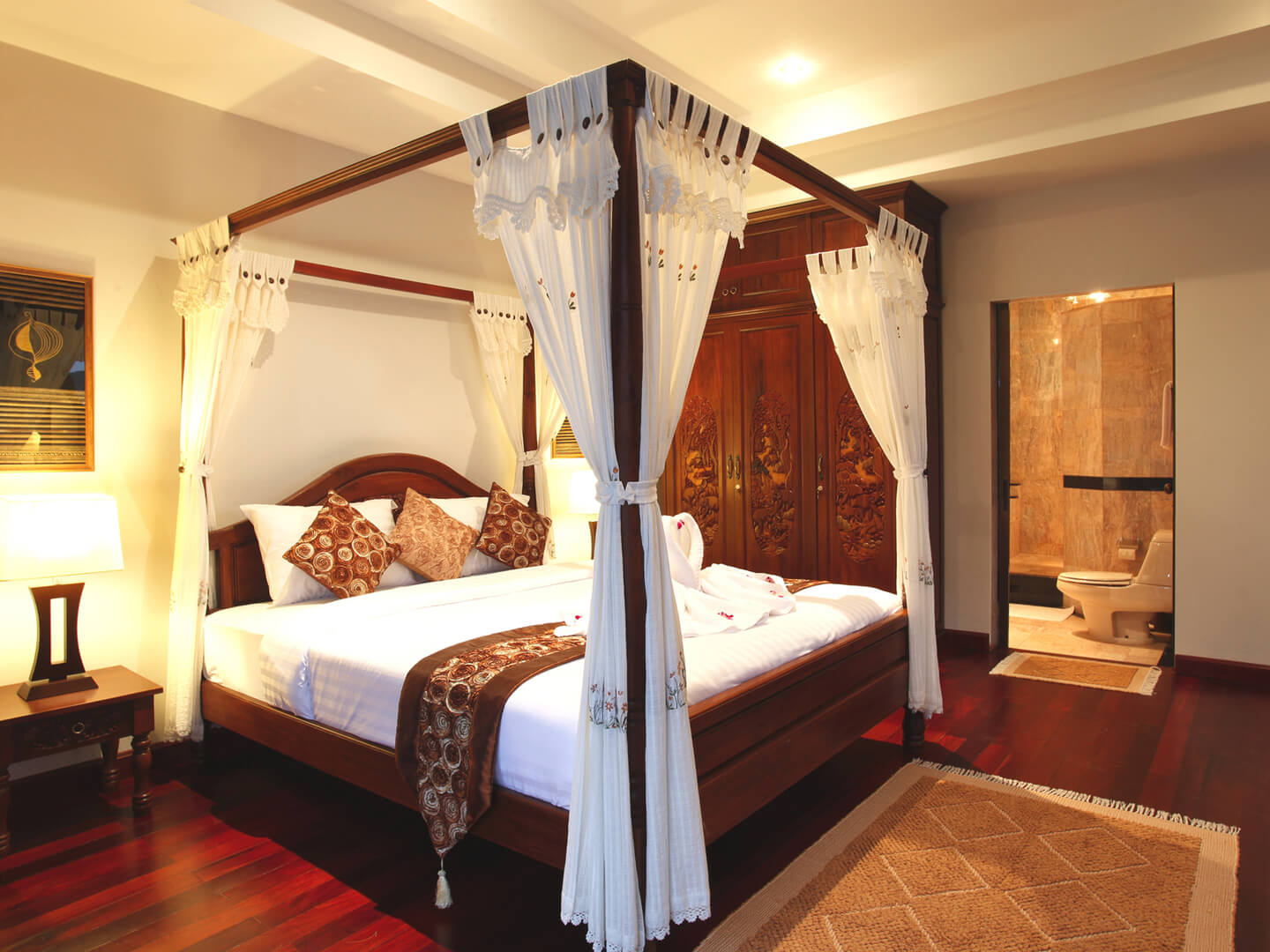 Spacious villa with pool near the beach, 4 bedrooms, Kata Karon