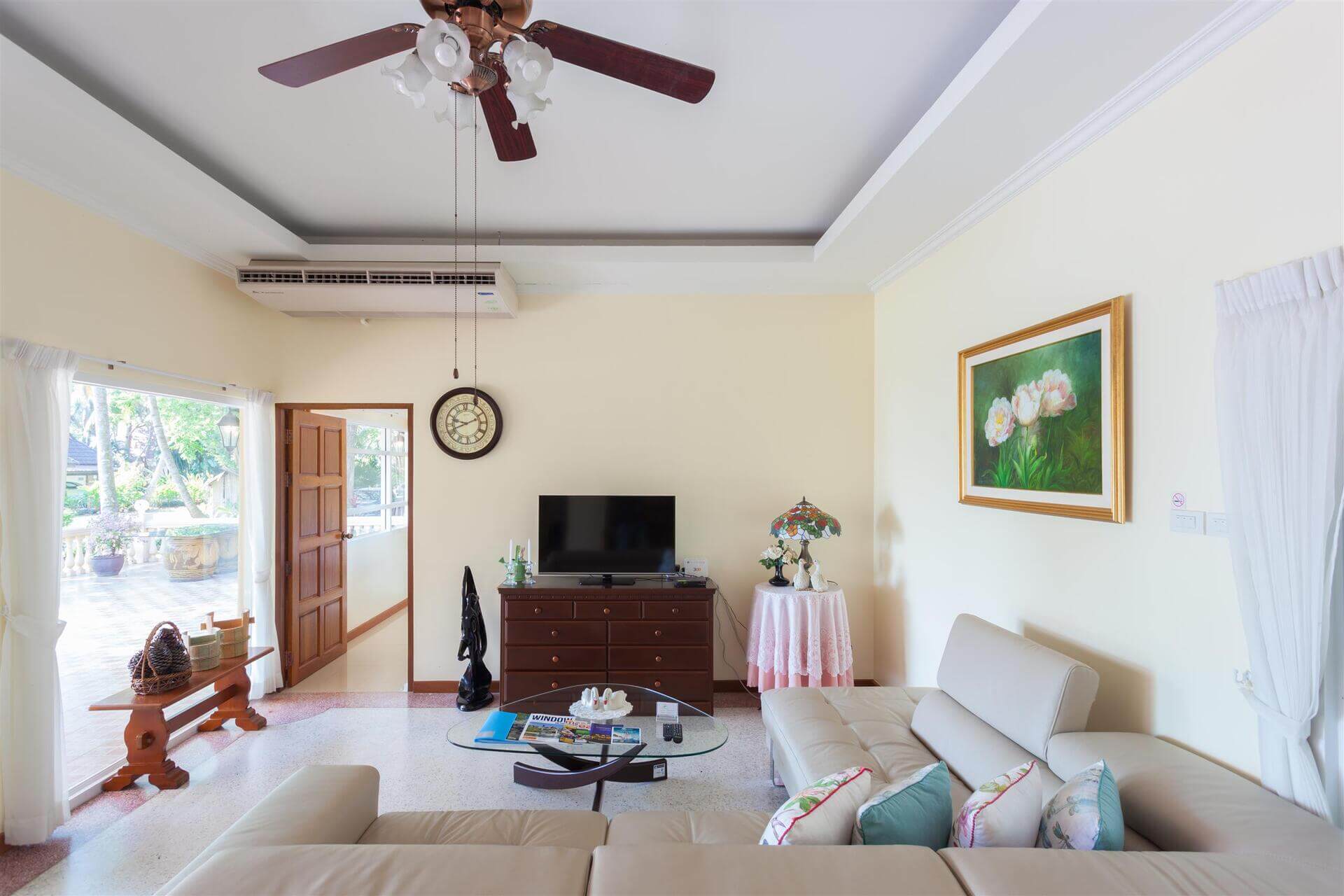 Cozy large villa with beautiful garden views, Chalong