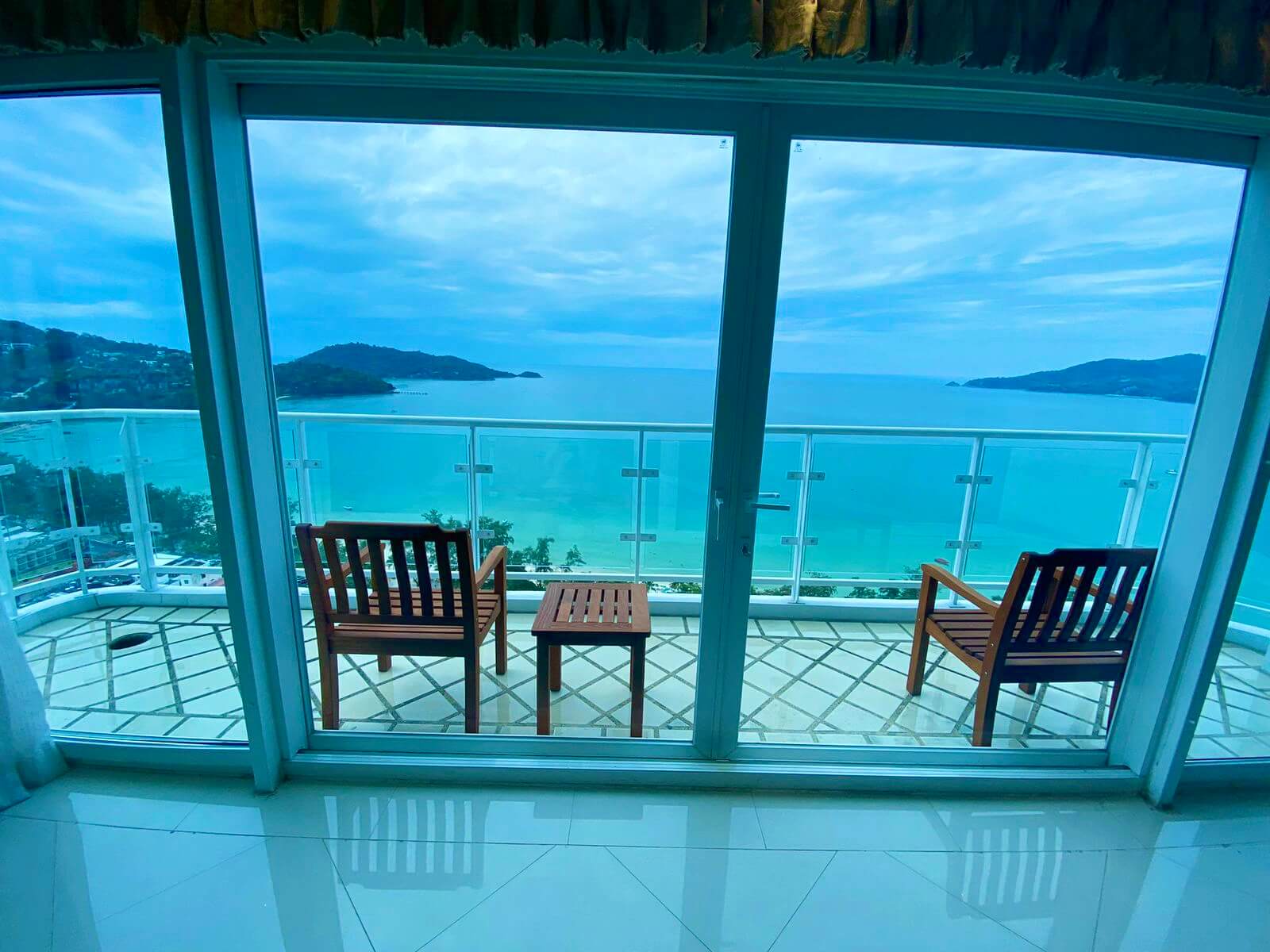4 bedroom apartment with garden and sea view, Patong