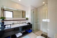 Modern townhouse with swimming pool in Bangtao, 3 bedrooms
