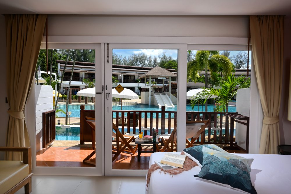 Grand Deluxe Spacious Apartment with Balcony and Pool View near the Beach, 2 Bedrooms, Bang Tao