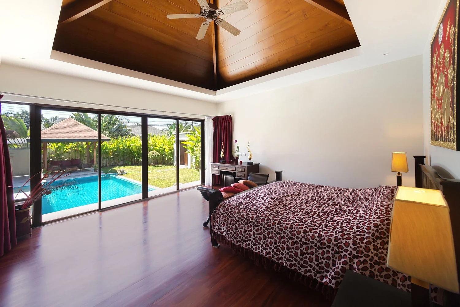 Cozy villa with a pool in Rawai, 3 bedrooms