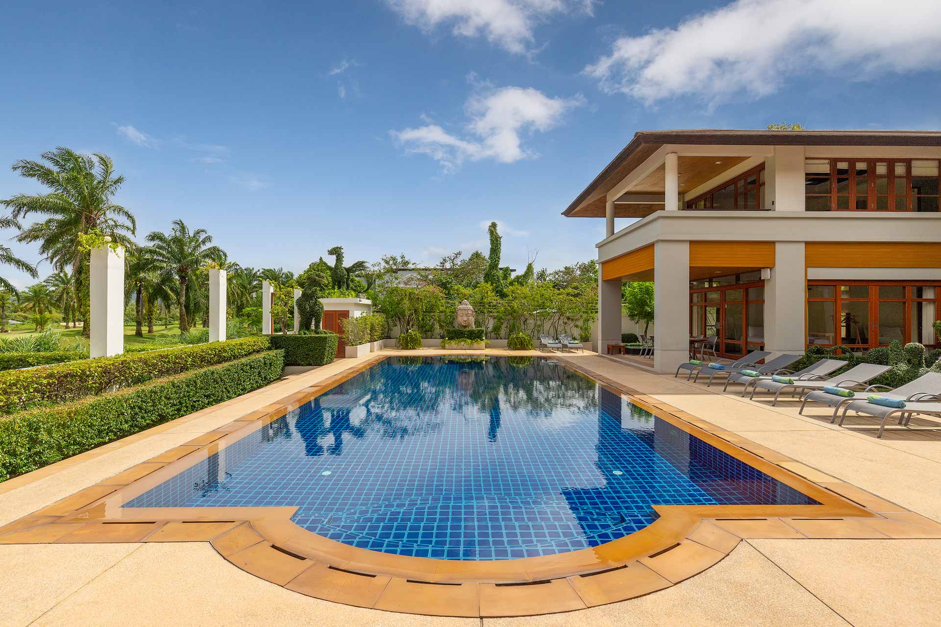 Spacious villa with private pool and landscaped garden, 5 bedrooms, Kathu