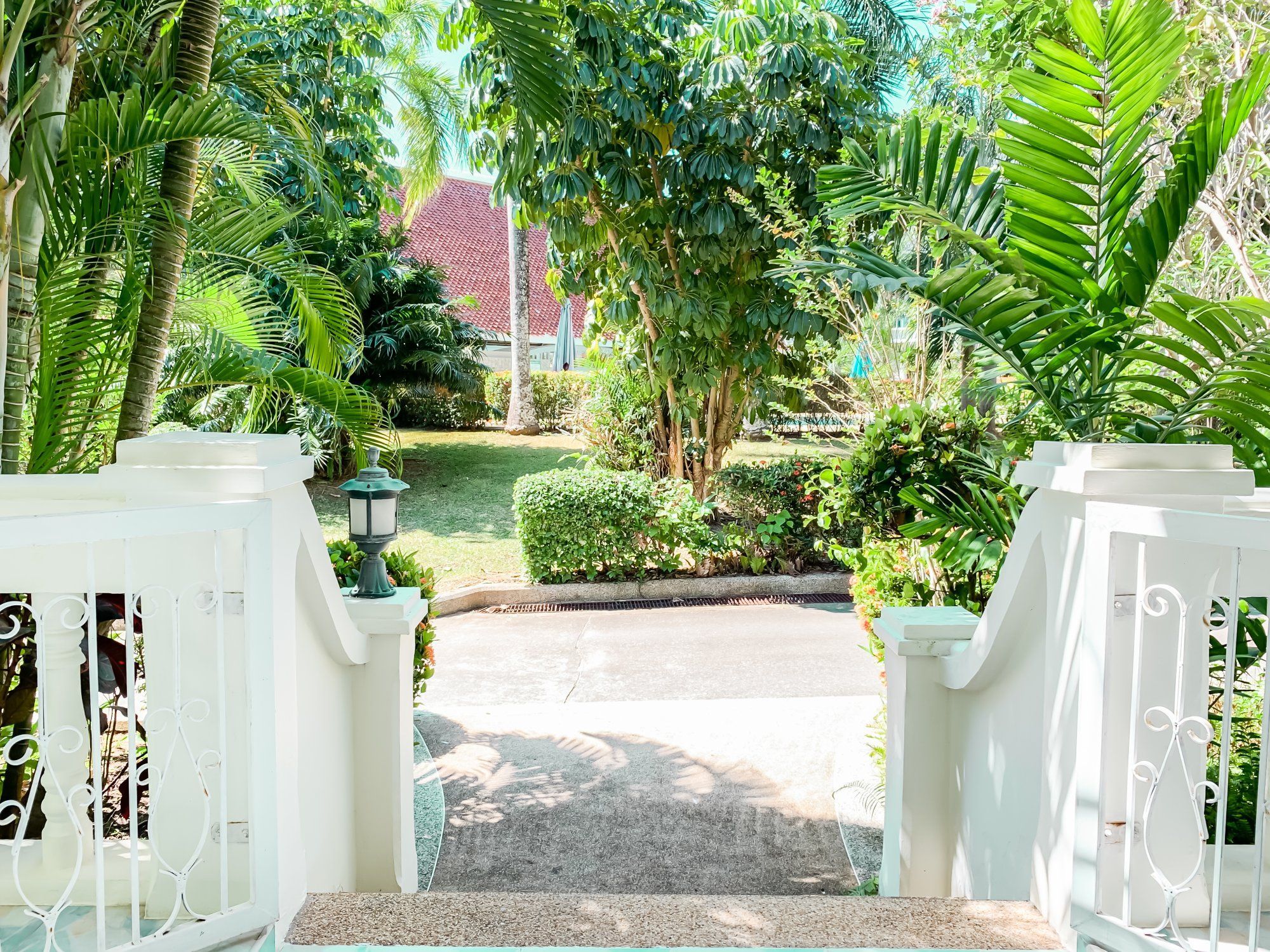 Private 4-bedroom villa with shared pool, Nai Harn