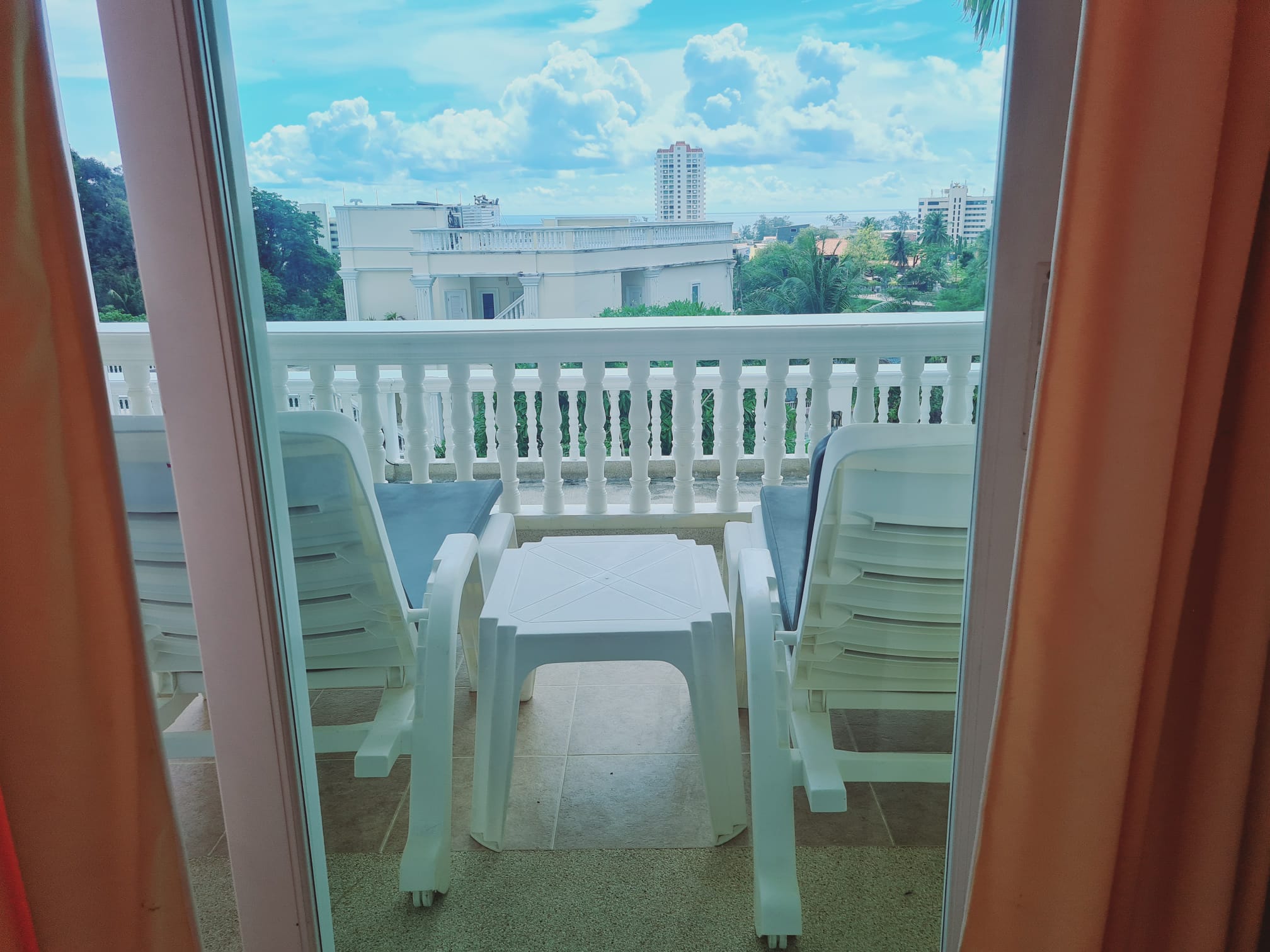 2 bedroom apartment with flowering garden, Karon