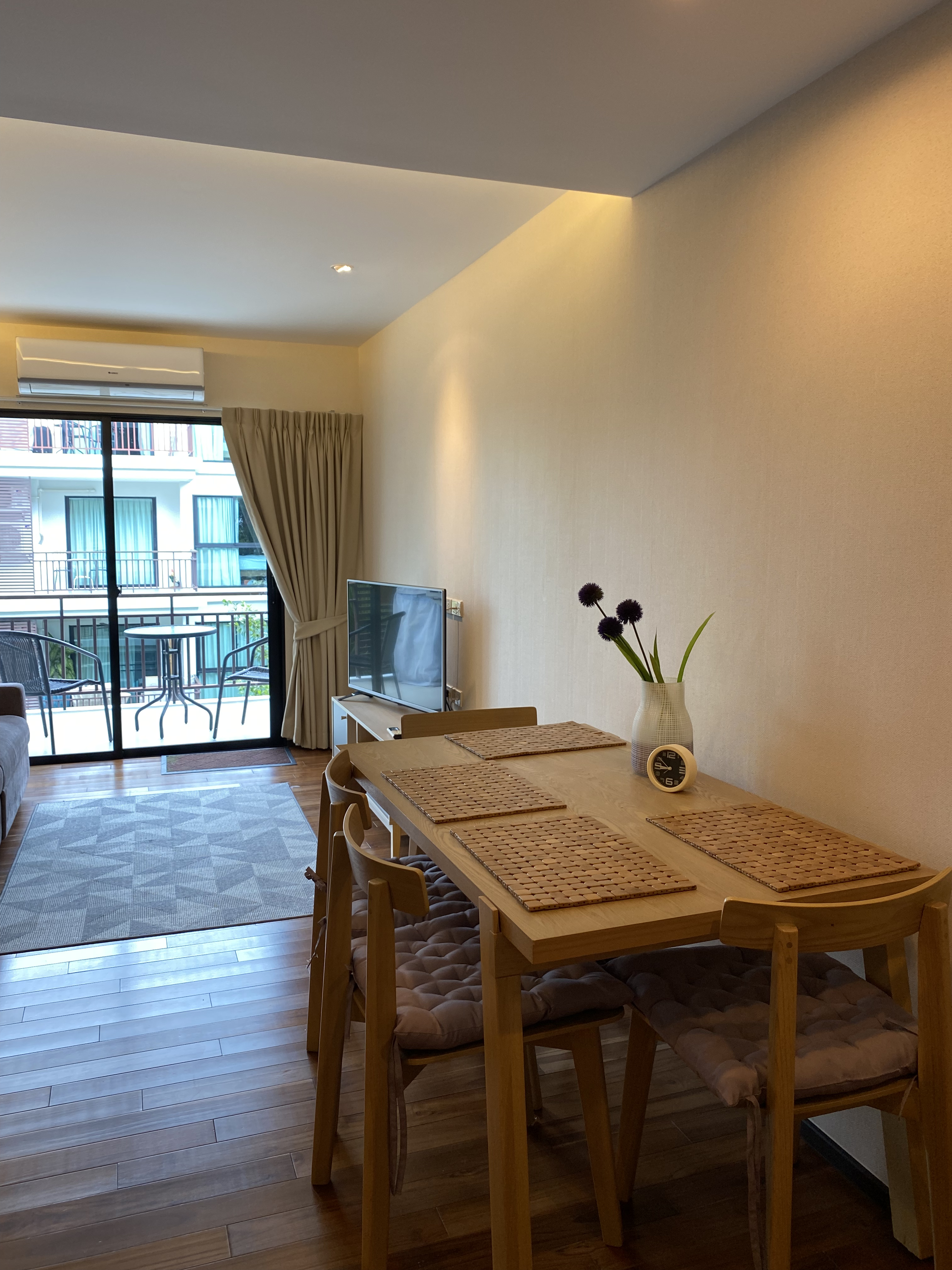 Apartment in a good complex within walking distance to Nai Harn beach, 1 bedroom