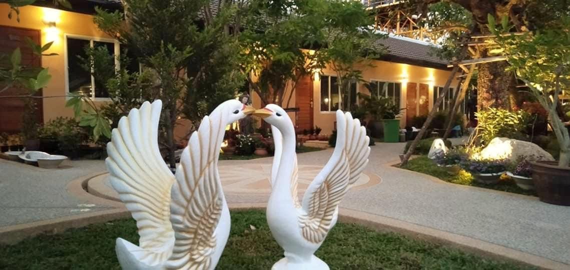 1-room apartment with beautiful garden and communal pool in Chalong