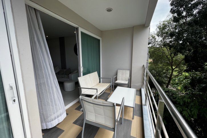 Spacious 2-bedroom apartment overlooking the Golf Courses