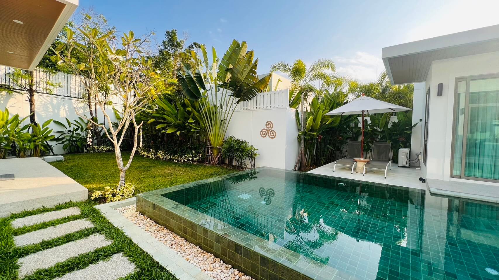 4 bedroom villa in Bangtao with pool access from the bedrooms