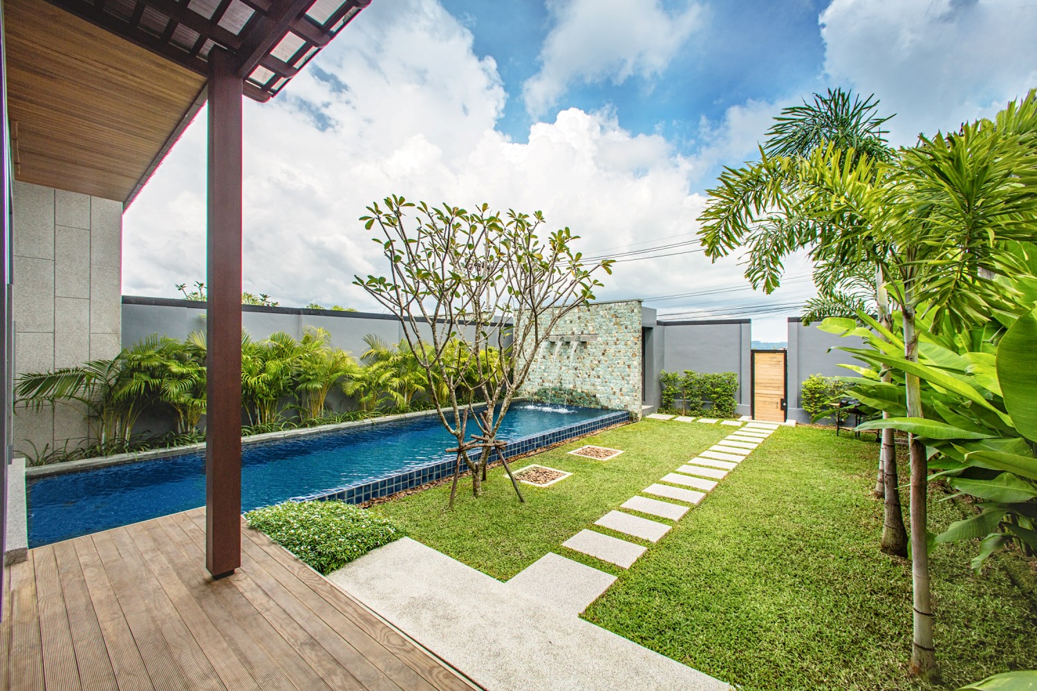 Villa with a pool in Nai Harn, 2 bedrooms