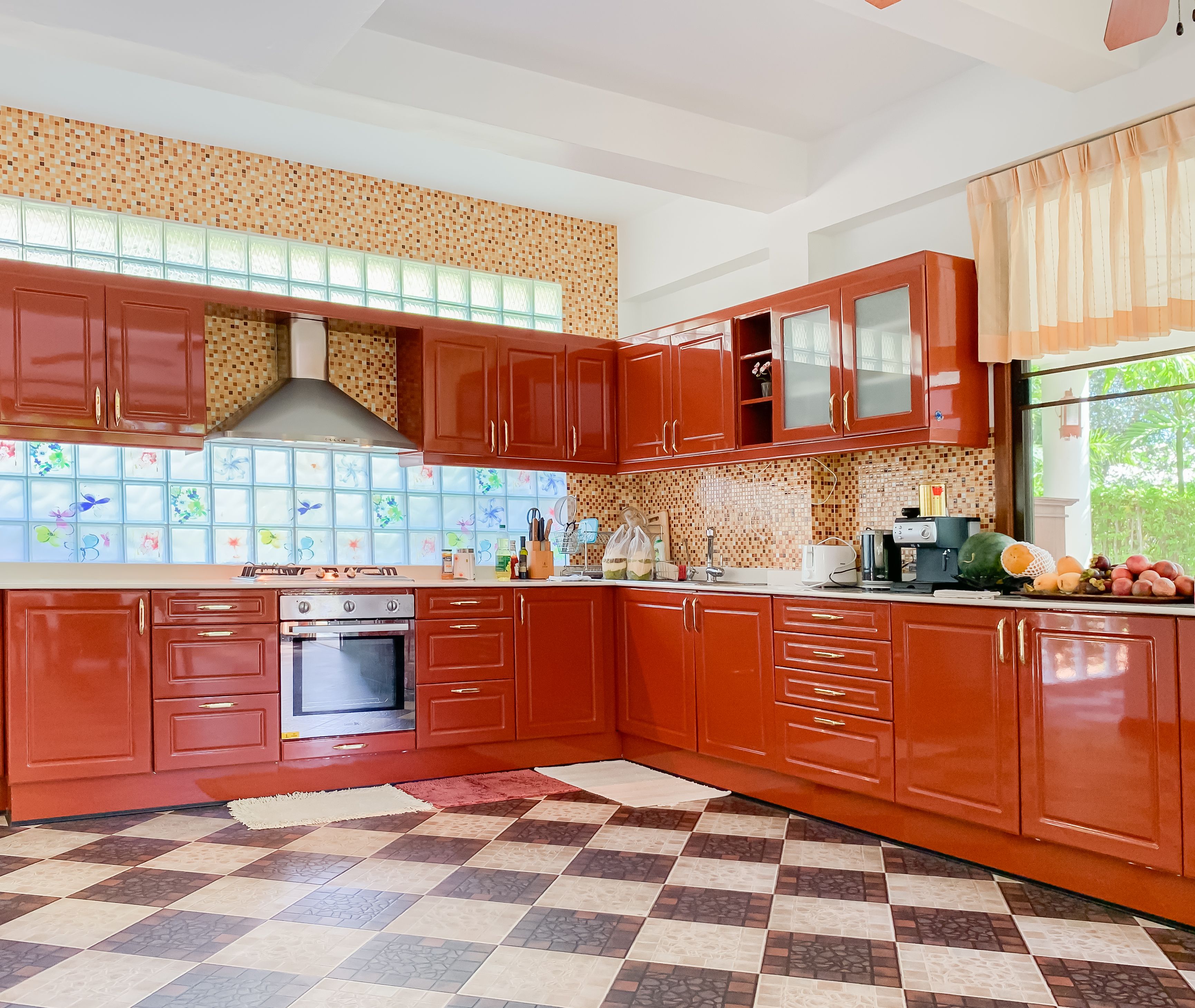 Private 4-bedroom villa with shared pool, Nai Harn
