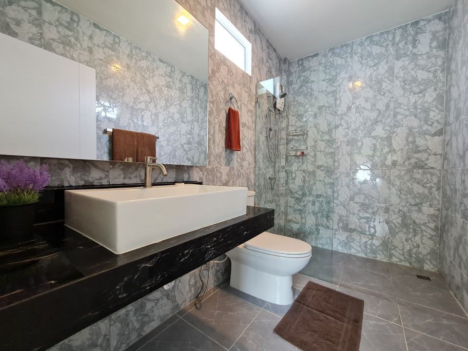 2 bedroom villa with garden and pool in Bangtao