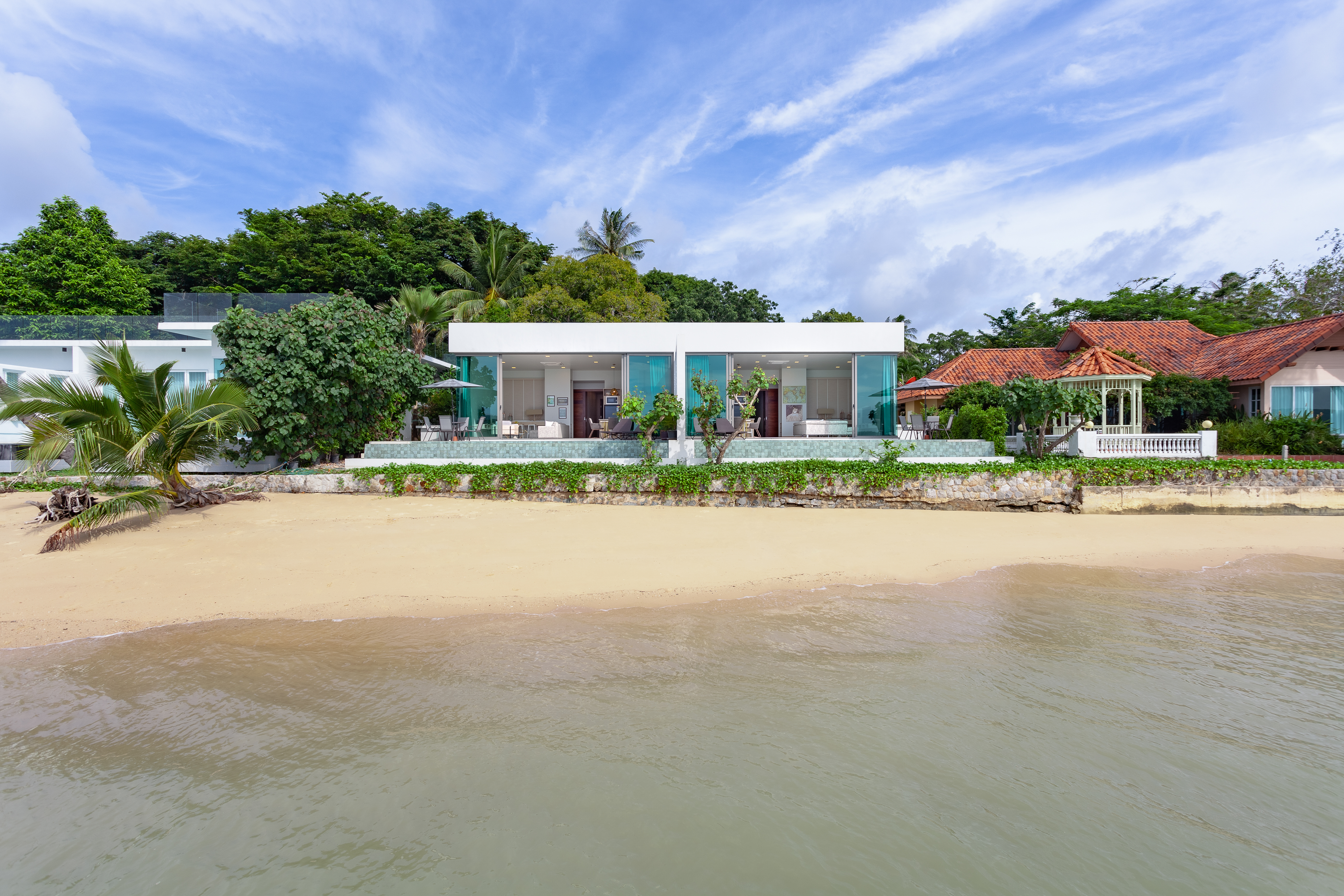 Spacious villa with pool in Rawai, 3 bedrooms