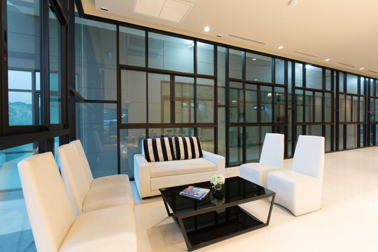 Apartment with a huge pool on the territory, 2 bedrooms, Phuket Town