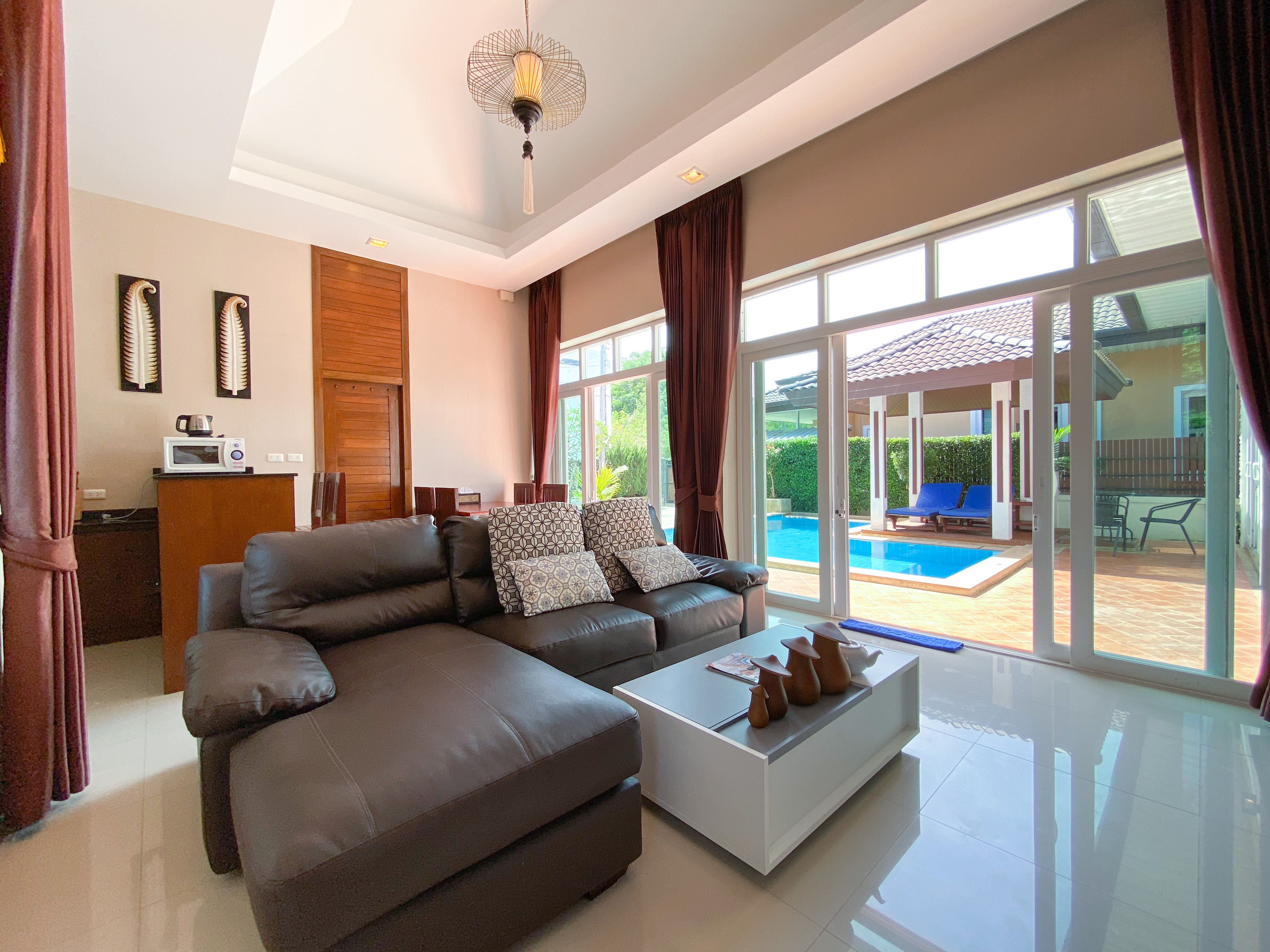 Private one-storey villa with a pool and a garden in a quiet area, 3 bedrooms, Rawai
