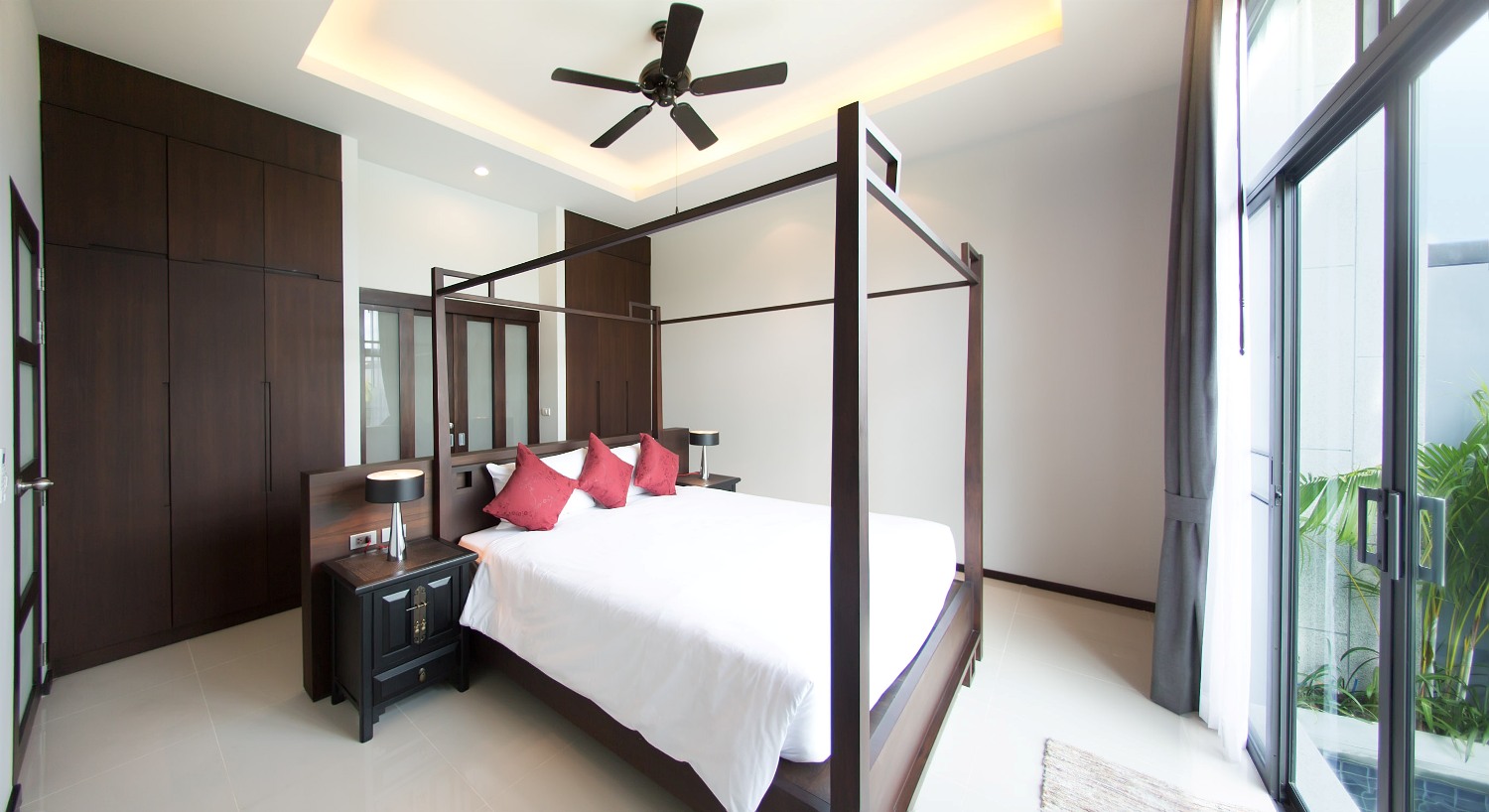 Villa with a pool in Nai Harn, 2 bedrooms