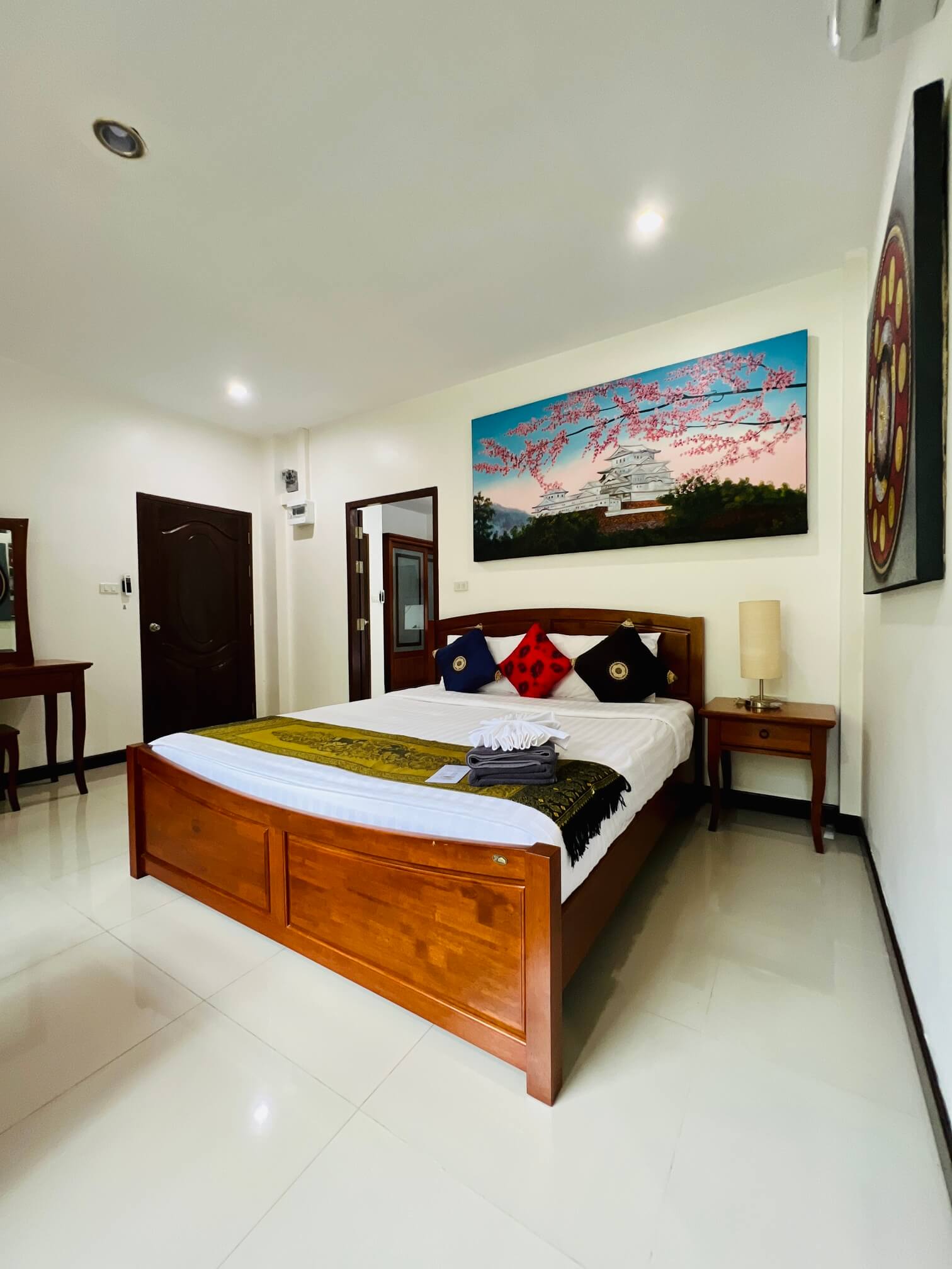 Good Location Apartment with Rooftop Access, 2 Bedrooms, Rawai
