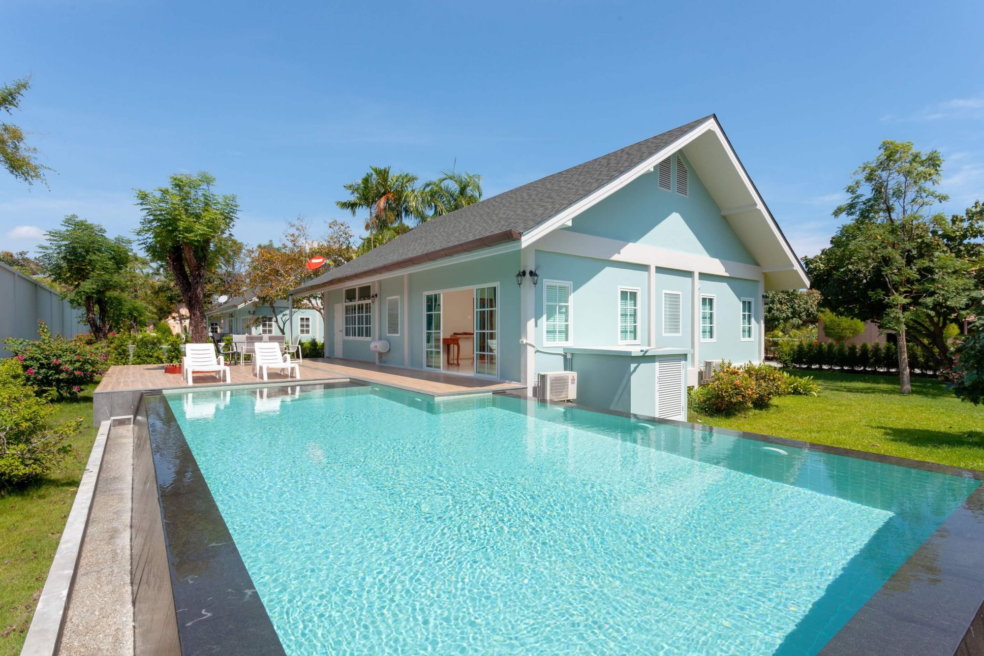 Cozy villa 120 sq.m. with 2 bedrooms, private access to the pool and garden views, Chalong