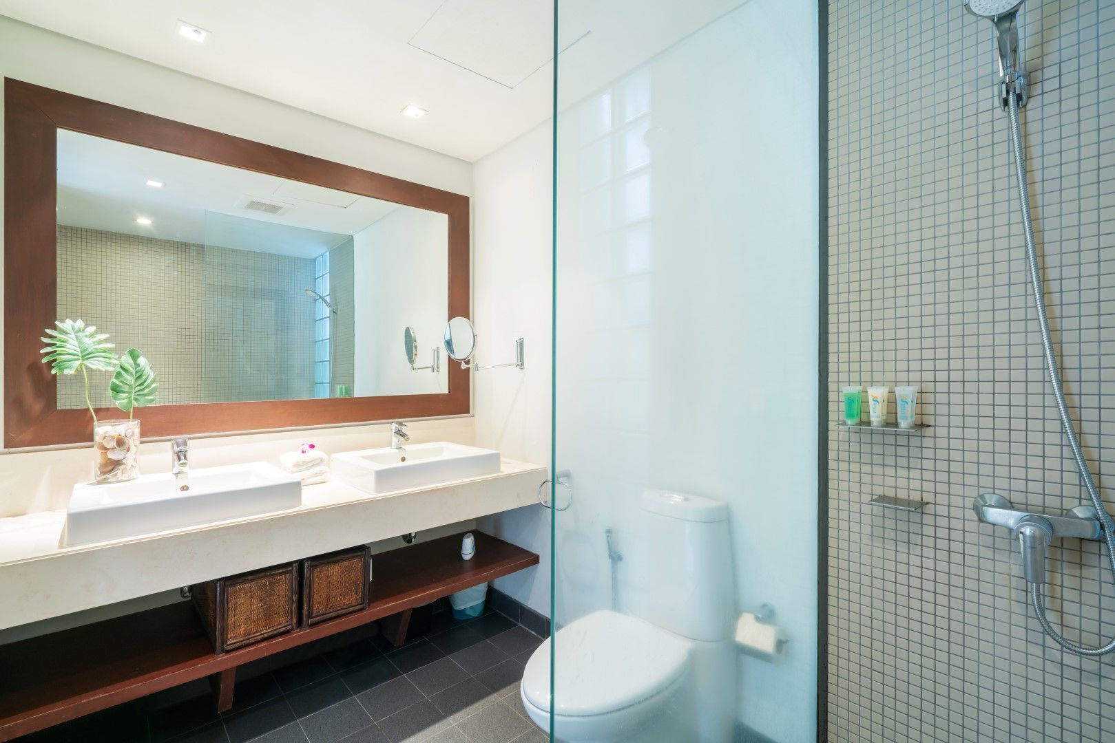 Two-bedroom apartment in a complex surrounded by a picturesque garden, Bangtao
