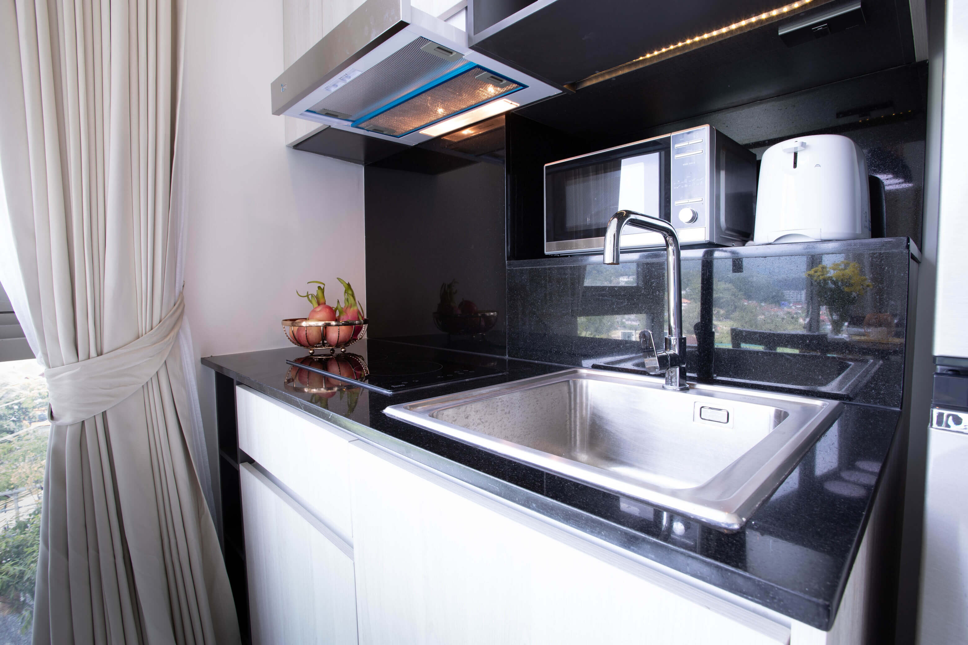 Cozy apartment with a private balcony and an incredible view from the window, 1 bedroom, Kamala
