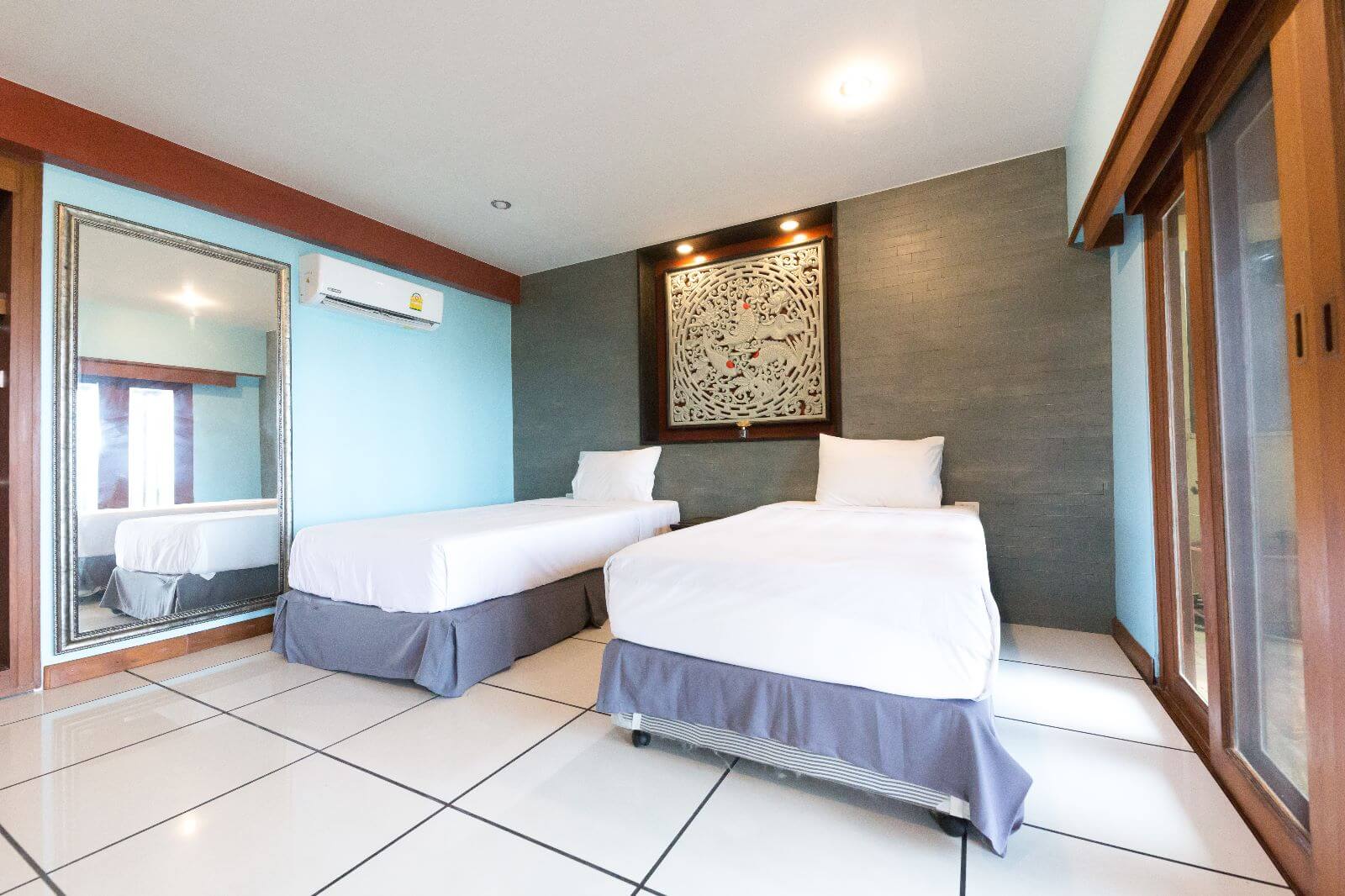 Ideal villa on rocky cliffs in Kamala area, 4 bedrooms