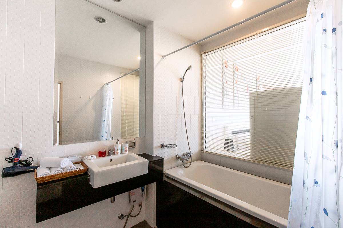 Studio apartment, Karon