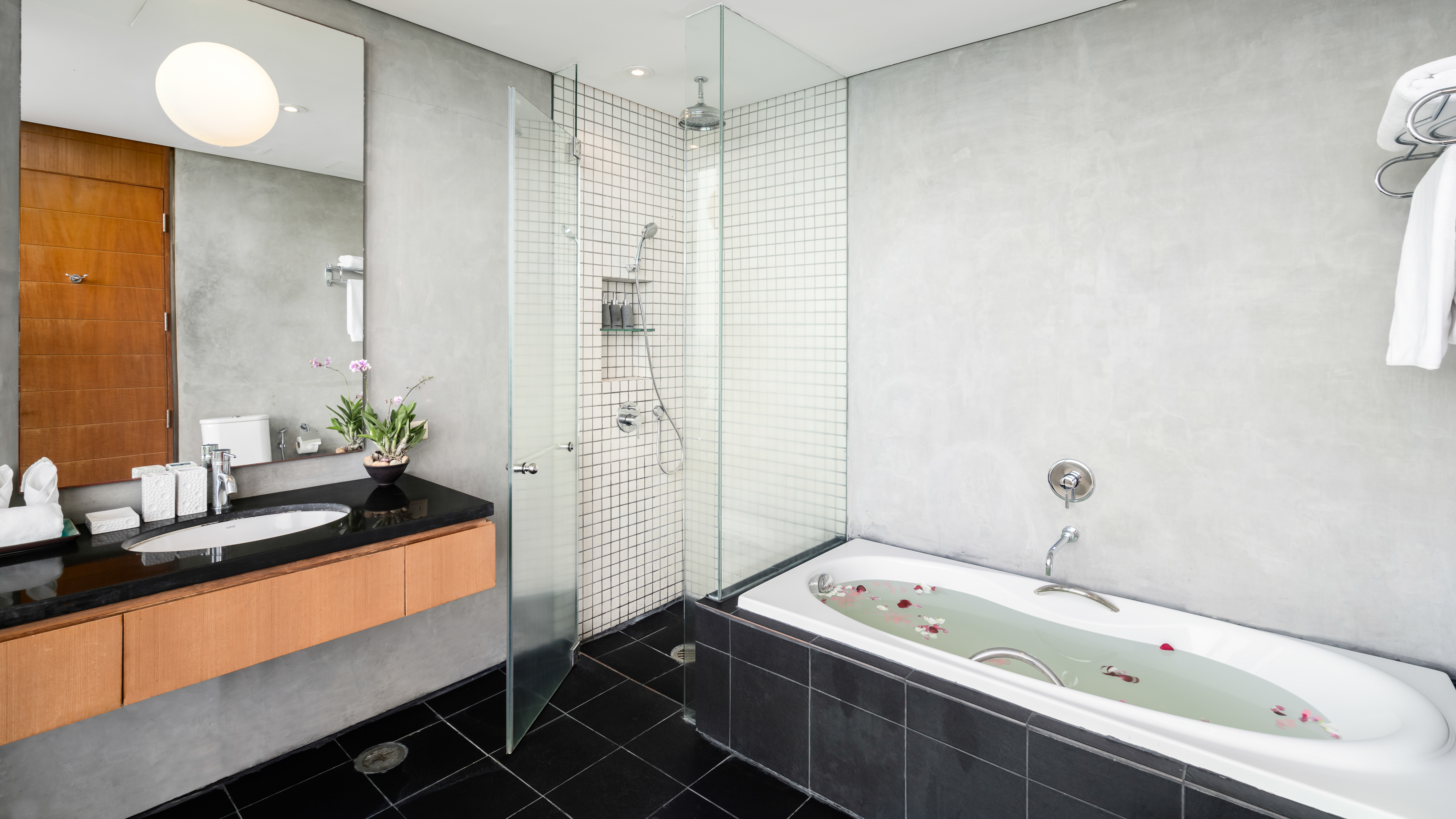 Seafront villa with stylish interior design, 6 bedrooms, Kathu