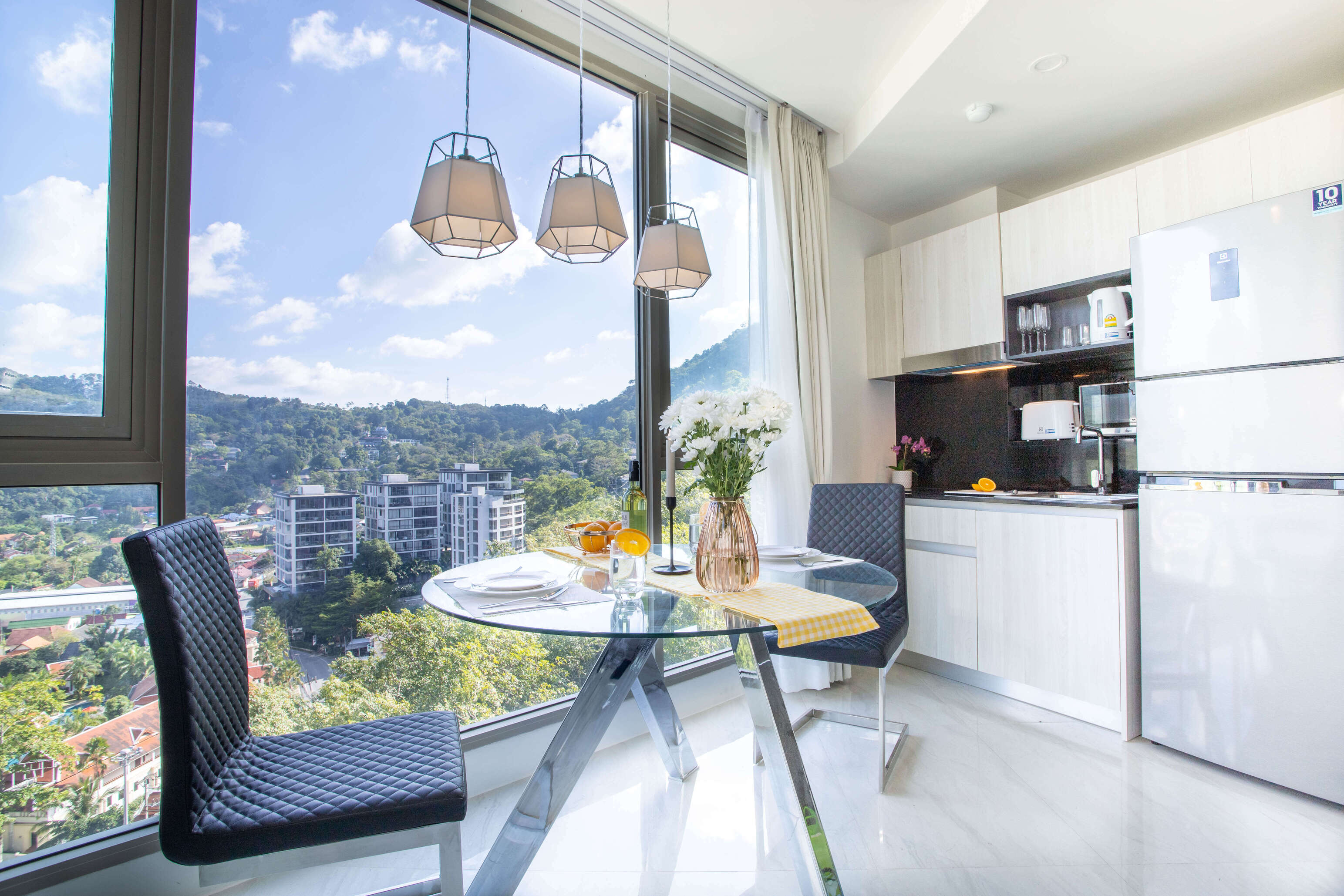 Cozy bright apartment with a private balcony, 1 room, Kamala