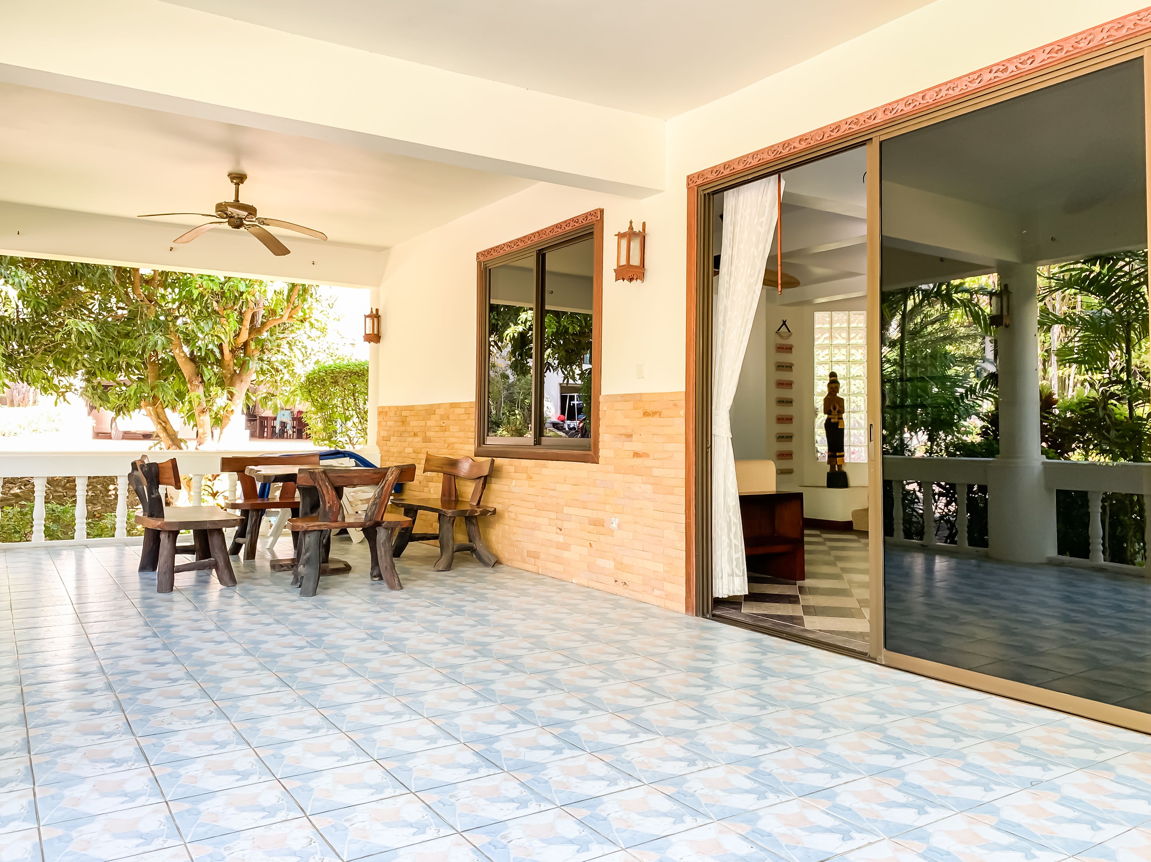 Private 4-bedroom villa with shared pool, Nai Harn