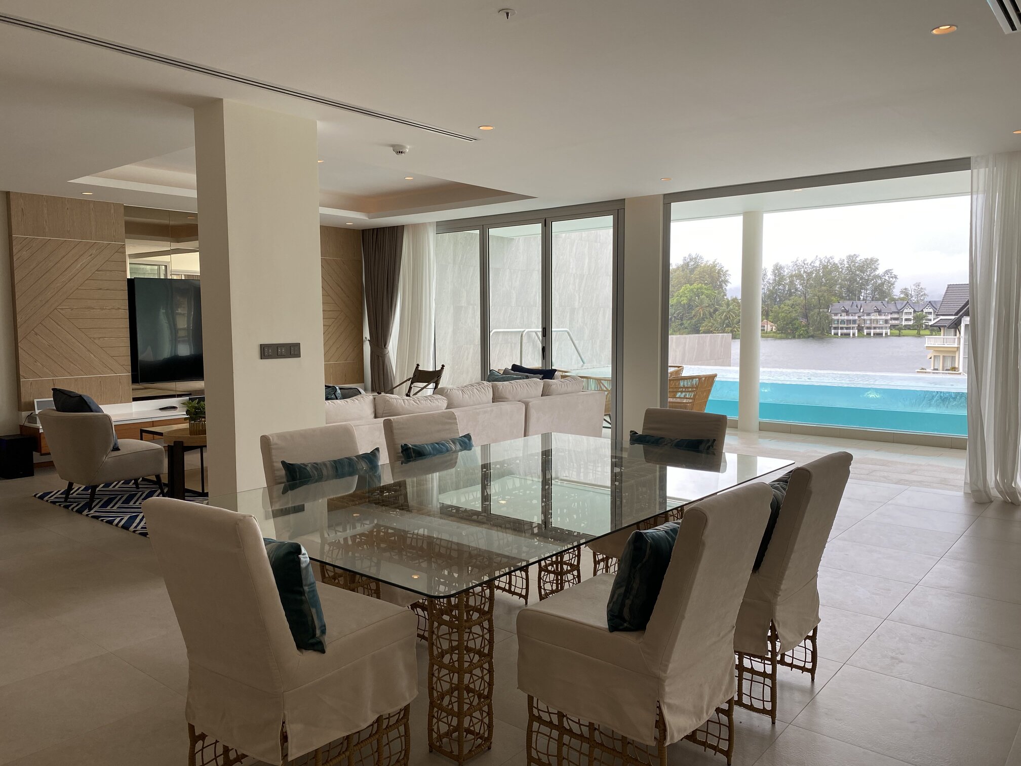 Spacious bright apartment with 2 bedrooms and everything you need for living, Bangtao
