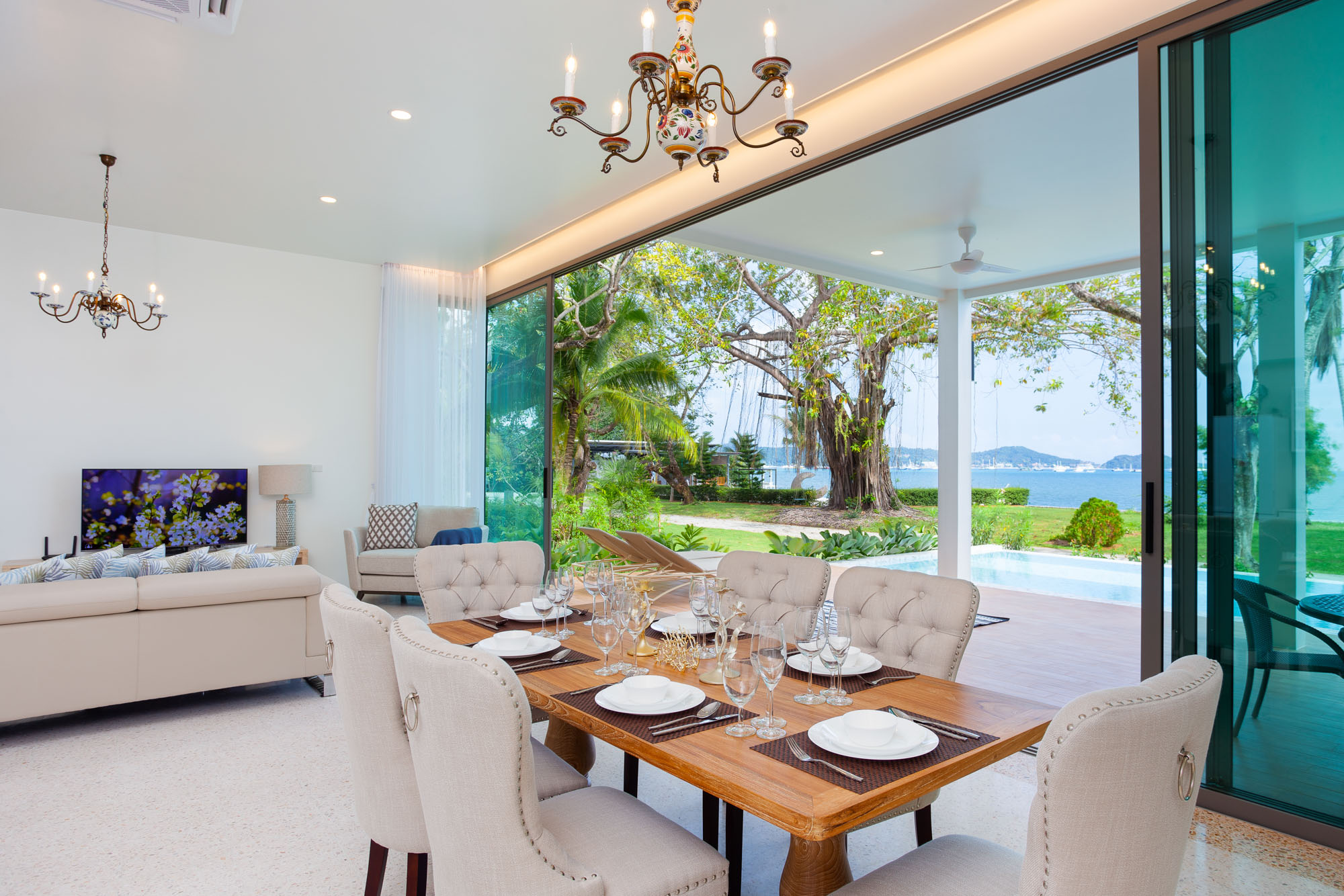 Two-storey villa with a pool in Rawai, 3 bedrooms