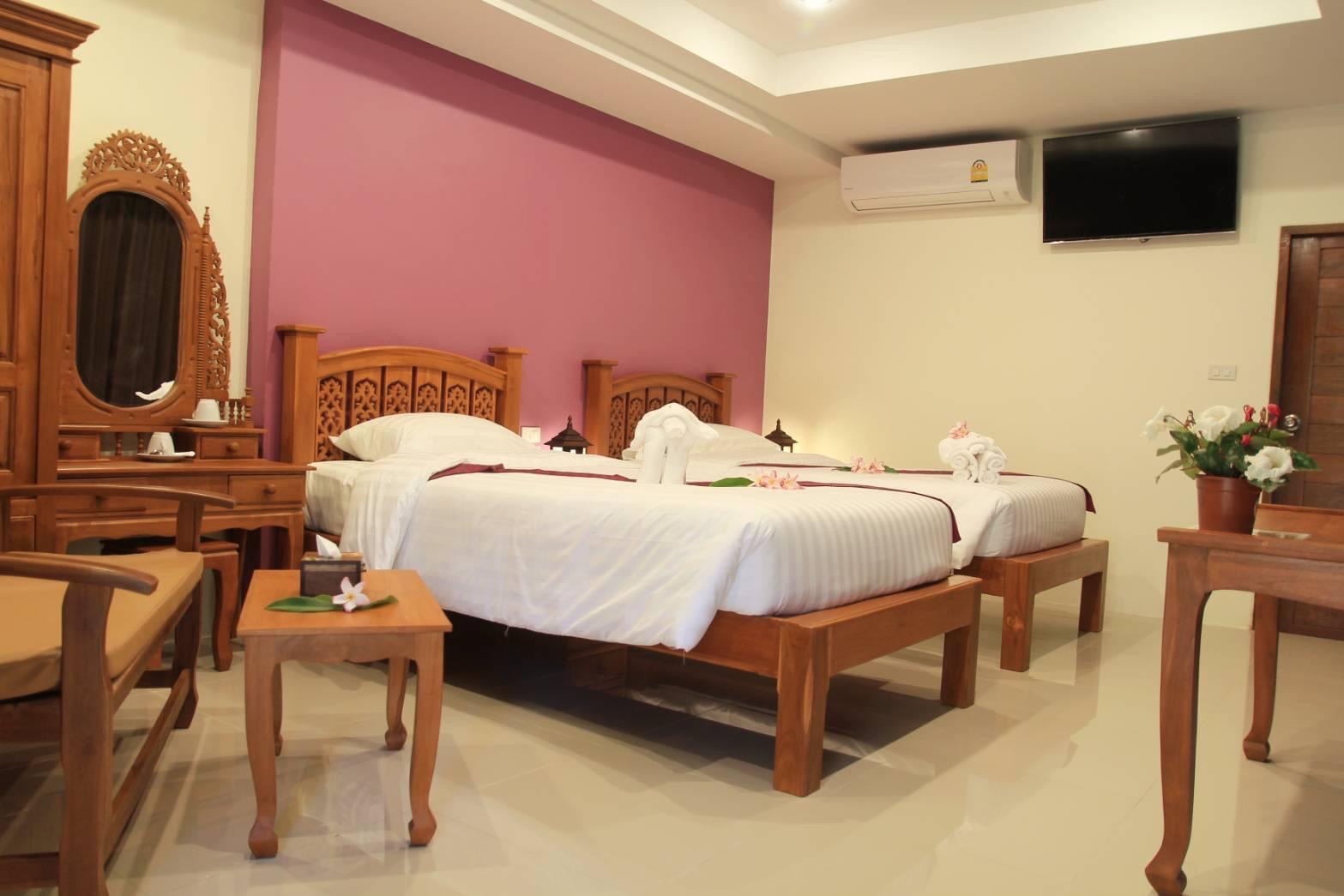1-room apartment with beautiful garden and communal pool in Chalong