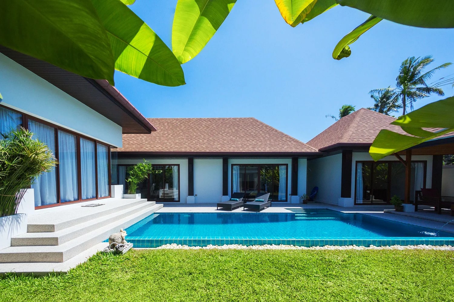 Cozy villa with a pool in Rawai, 3 bedrooms