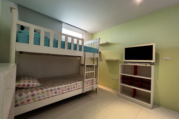 Spacious 2-bedroom apartment overlooking the Golf Courses