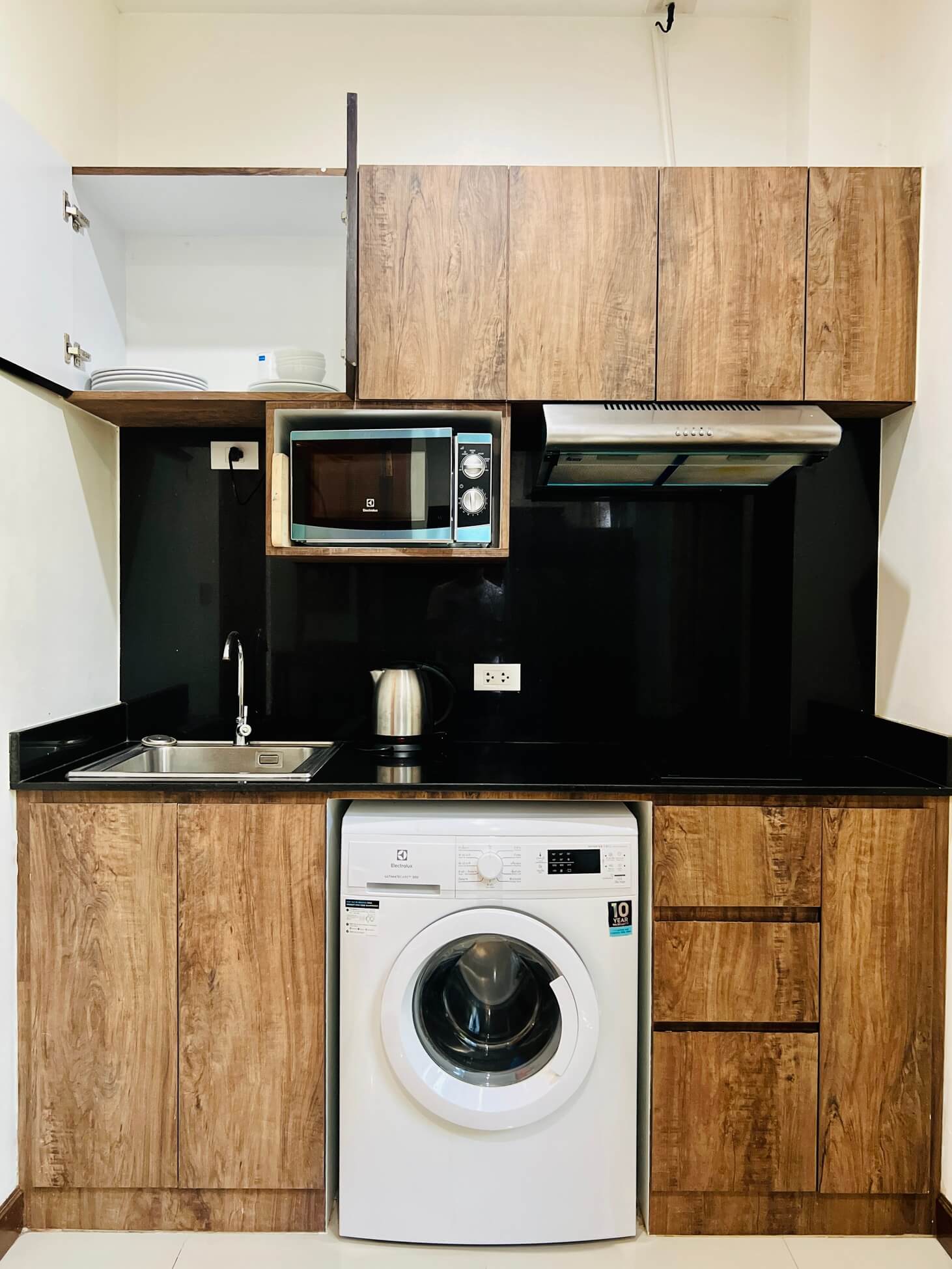 Good Location Apartment with Rooftop Access, 2 Bedrooms, Rawai