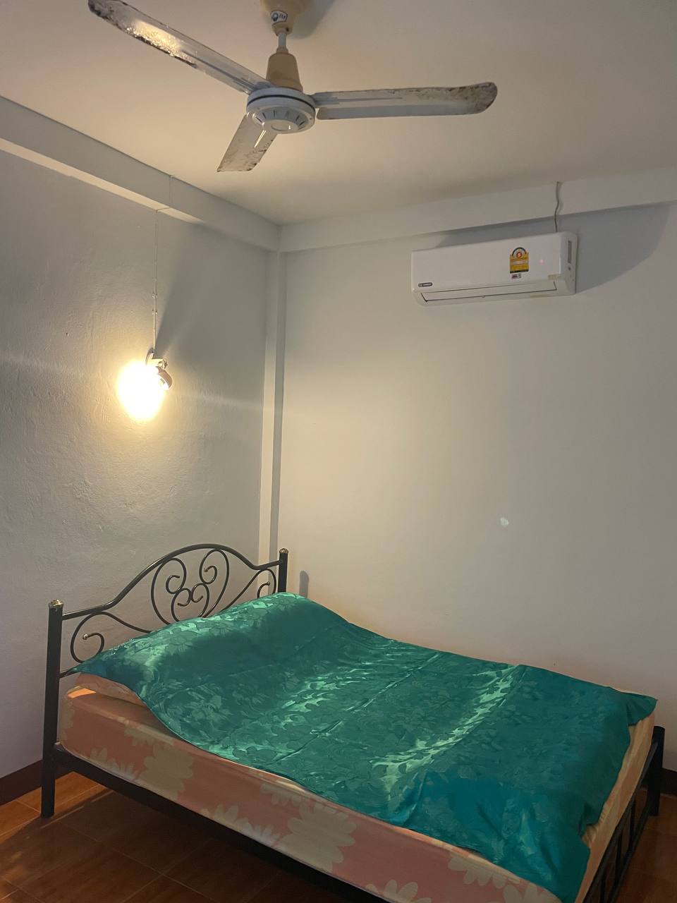 Small two-storey house with a convenient location, 1 bedroom, Kata Karon