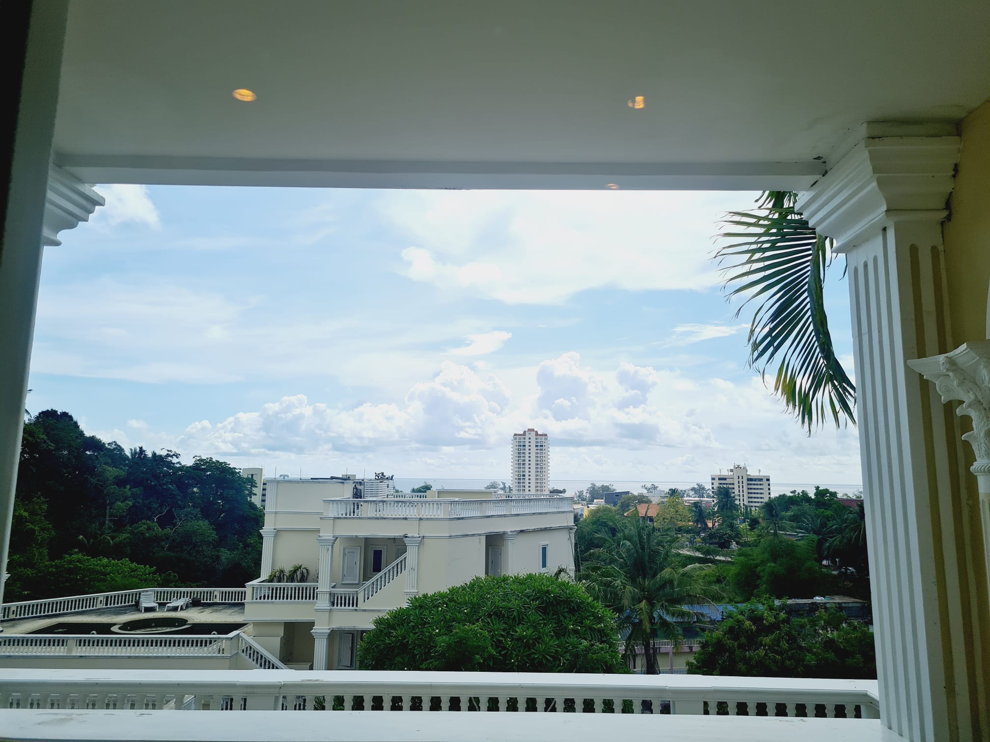 2 bedroom apartment with flowering garden, Karon
