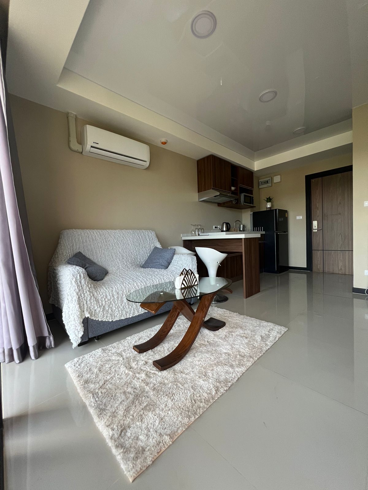 Cozy and spacious apartment overlooking the city and nature of the island, 1 bedroom, Nai Harn