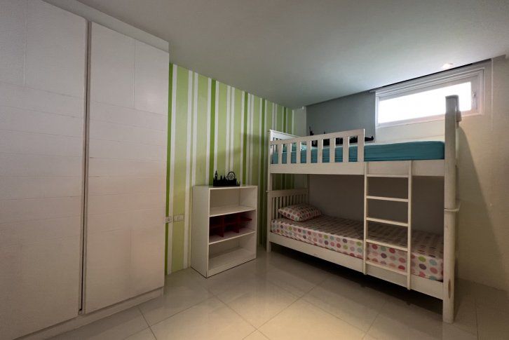 Spacious 2-bedroom apartment overlooking the Golf Courses